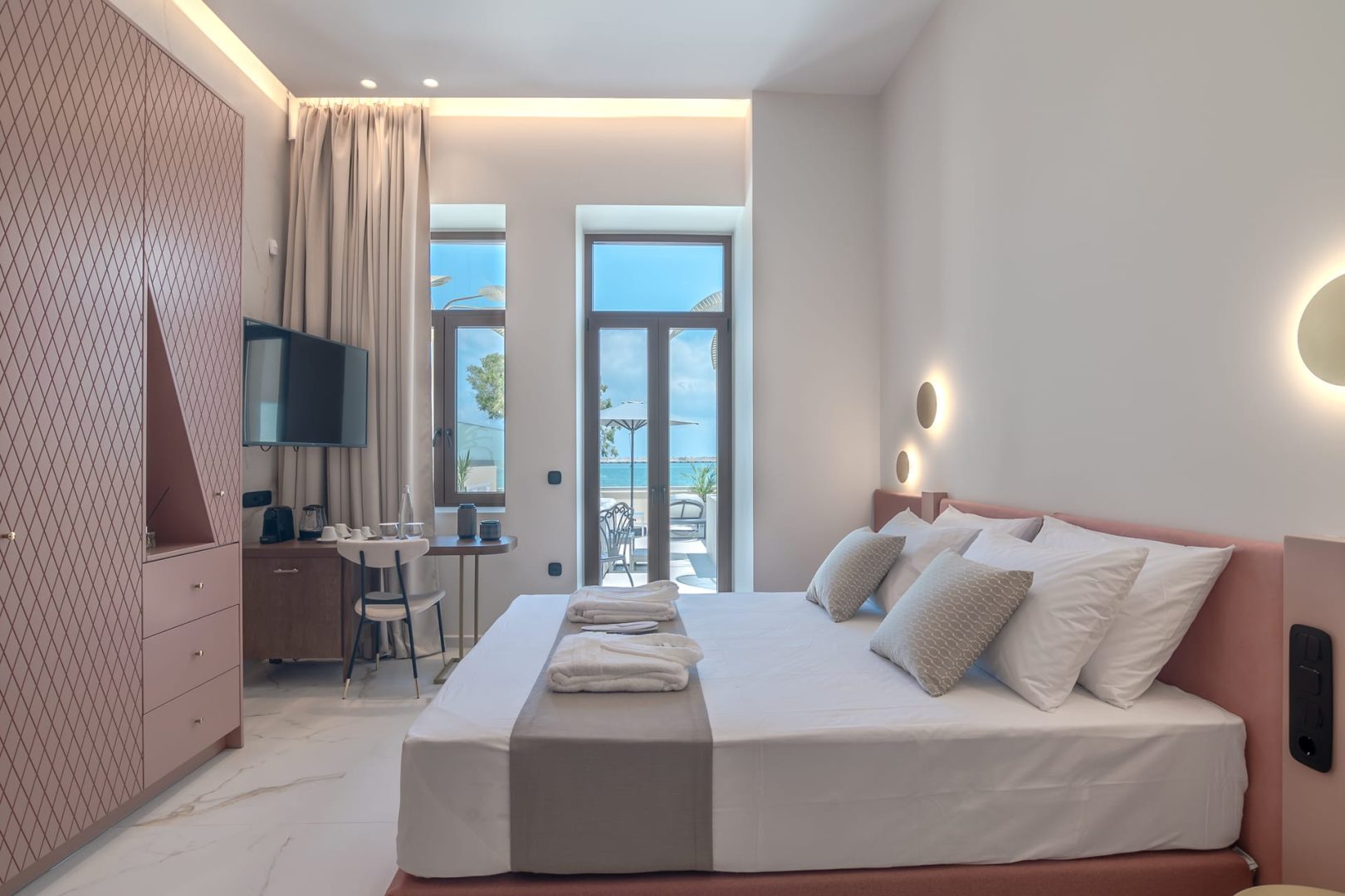 Executive Suite with Outdoor Jacuzzi – Sea View | Rethymnon Old Town