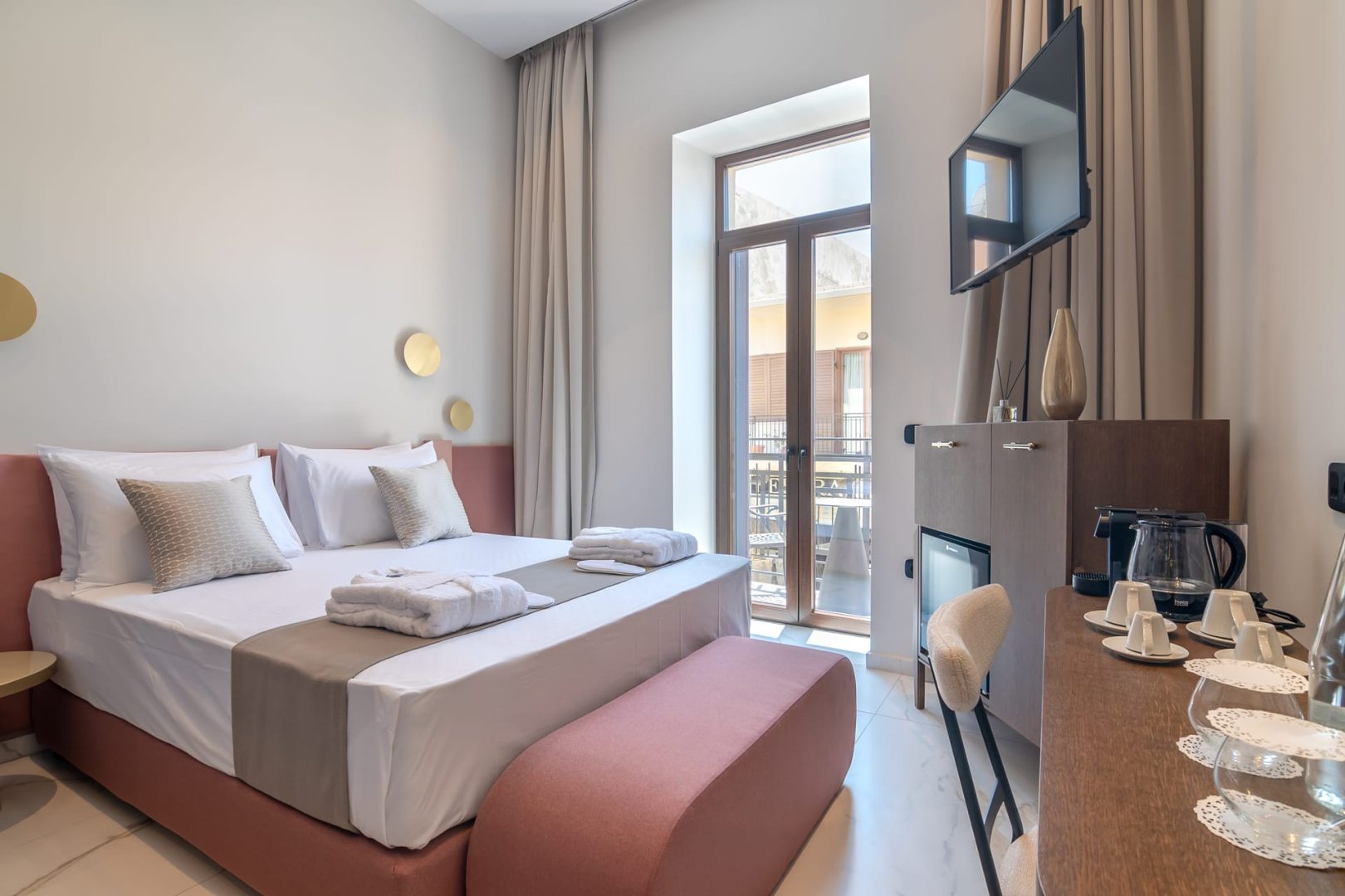 Superior Suite with Indoor Jacuzzi – City View | Rethymnon Old Town