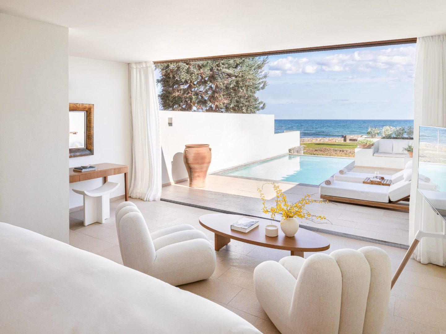 2-Bedroom Suite Gym & Private Pool with Sea View