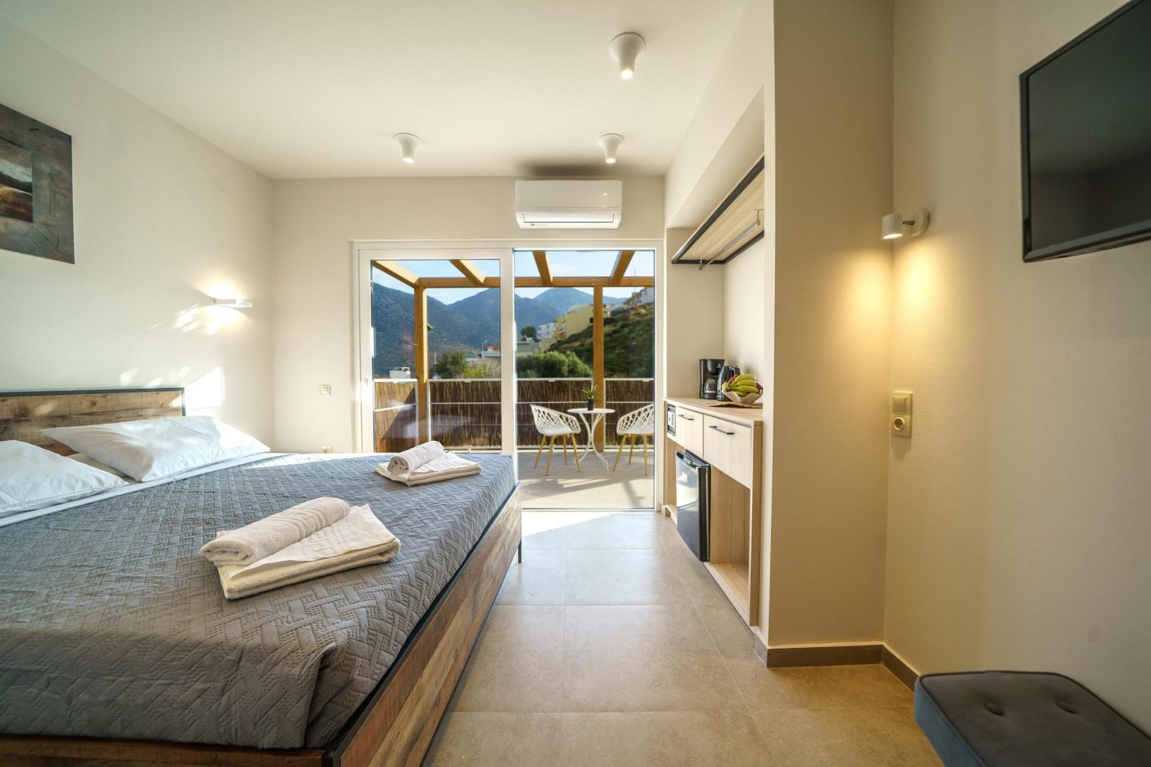 Executive Suite with Side Sea View