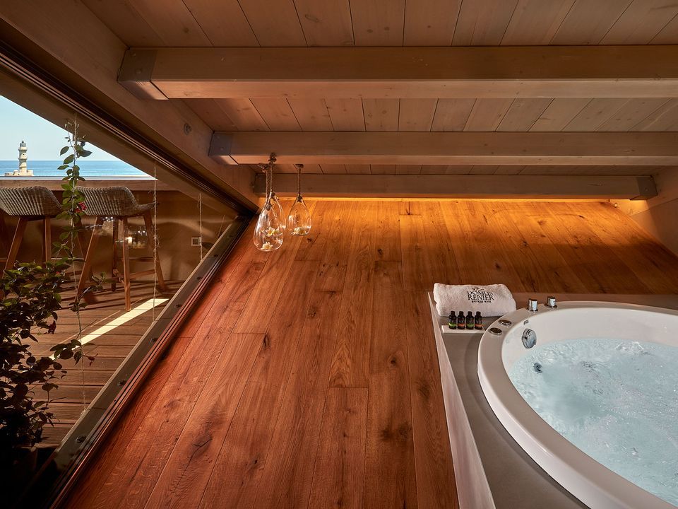 Master Suite With Bathtub Jacuzzi & Sea View