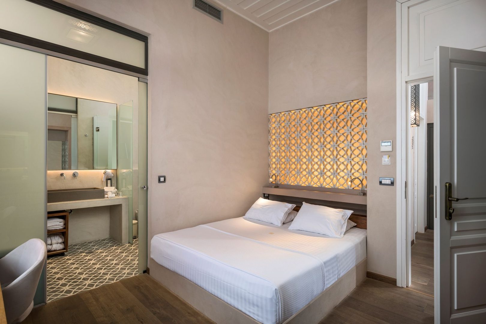 Classic Double Room with Spa Bath [Cement]