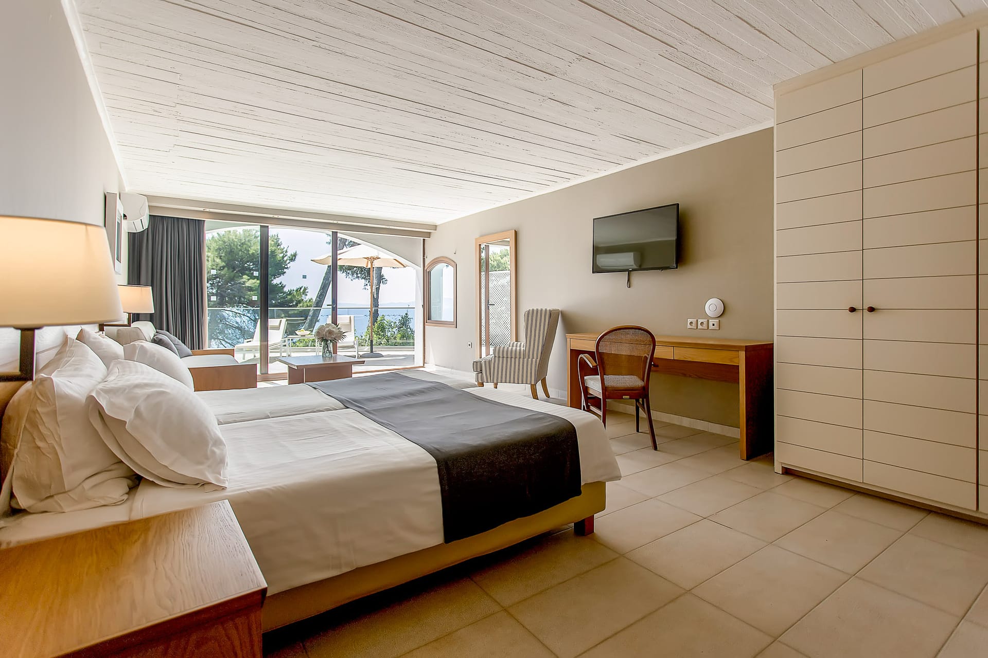 Premium Family Bungalow with Private Pool Sea & Mouse Island View