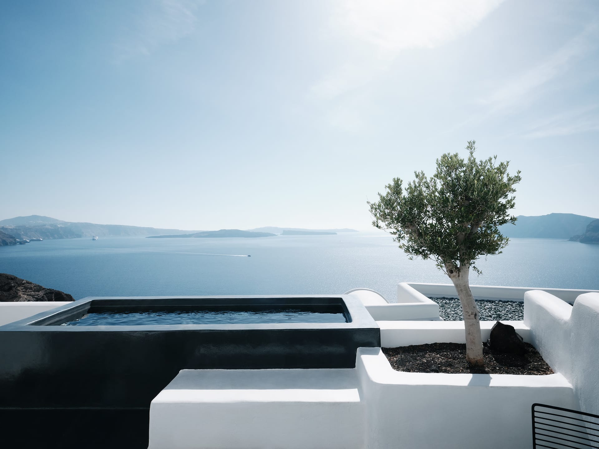 Honeymoon Suite with Outdoor Hot Tub & Caldera View