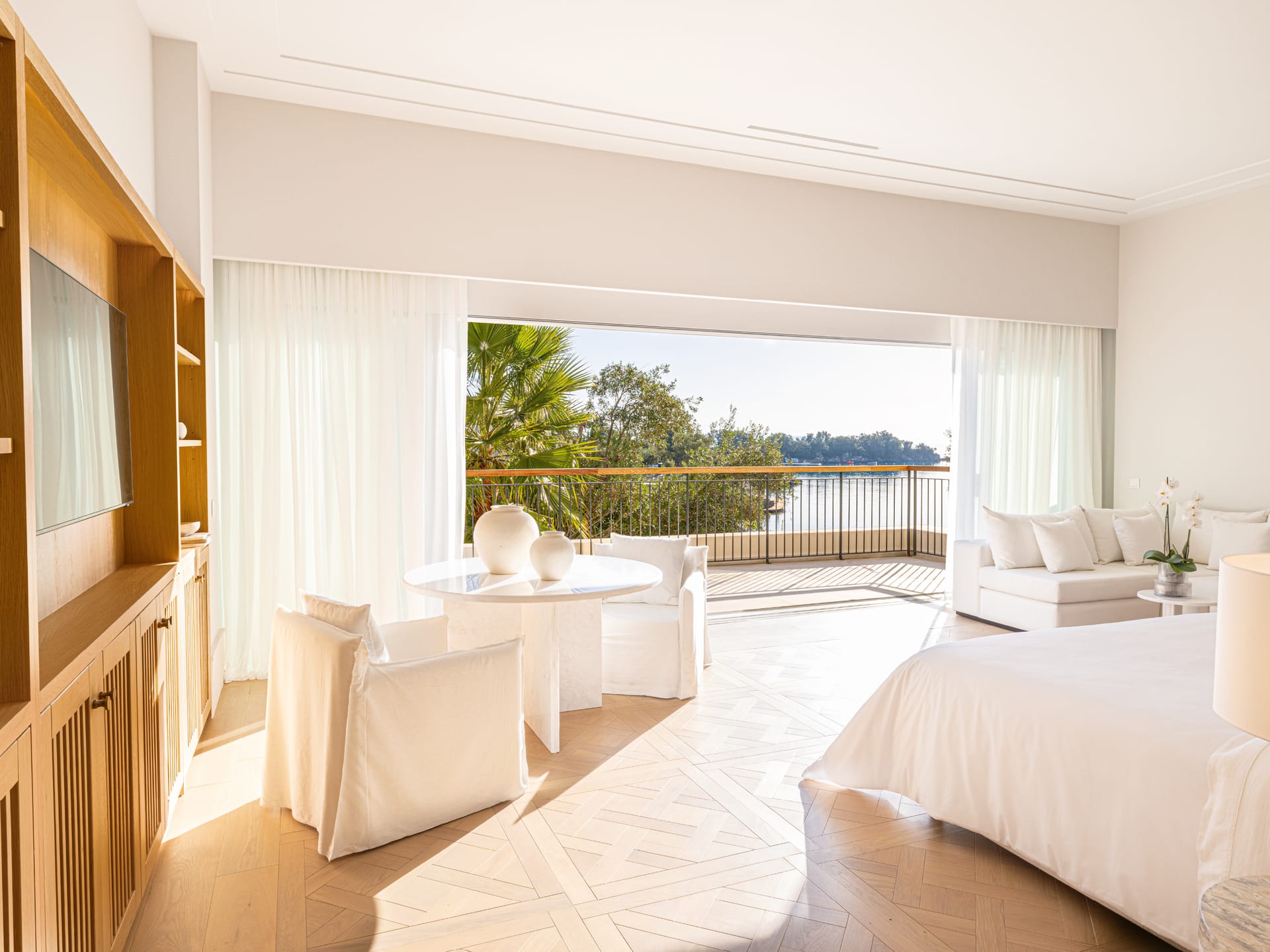 6 Bedroom Beachfront Villa Private Pools