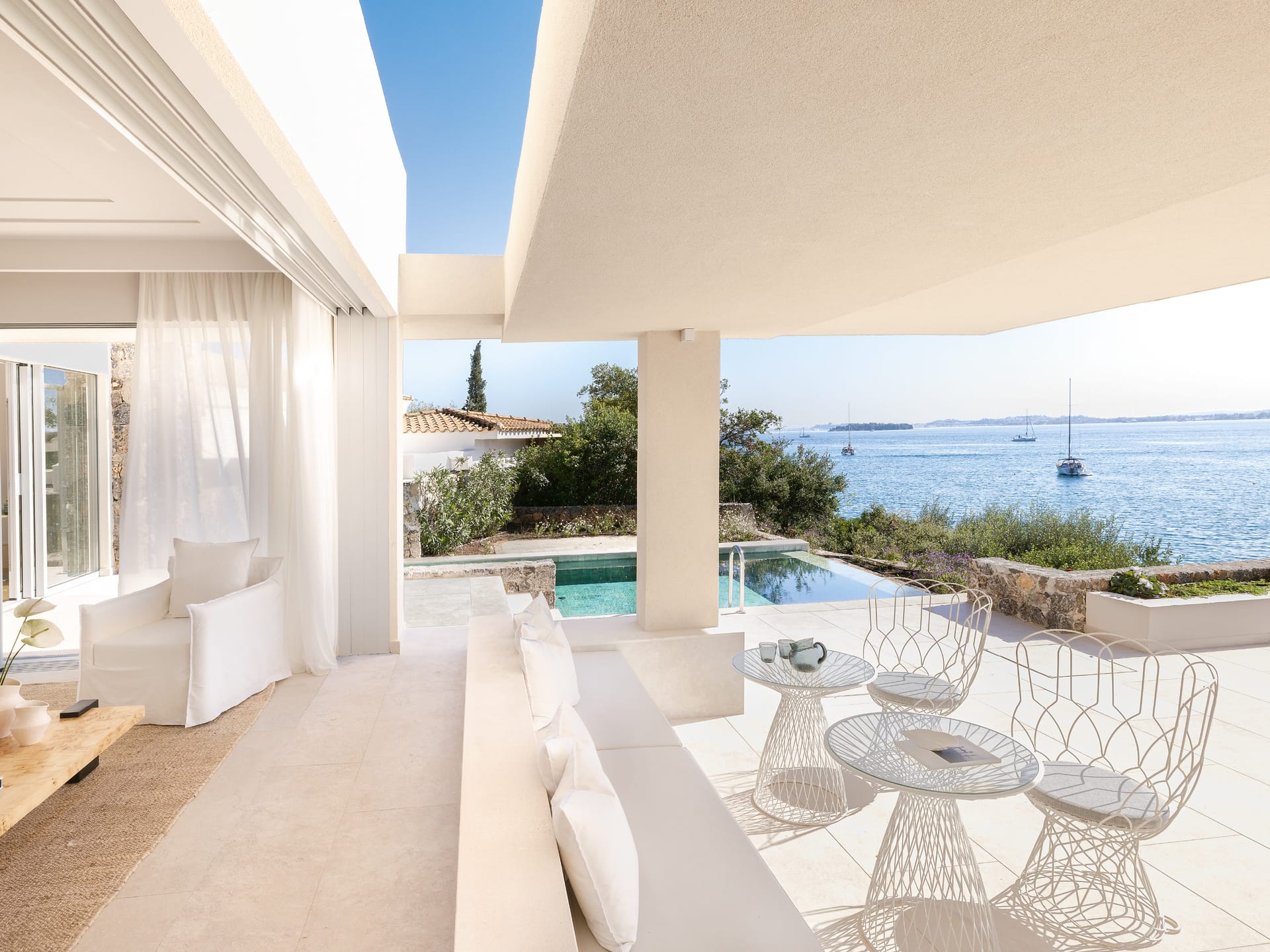 2-Bedroom Villa Waterfront Private Pool