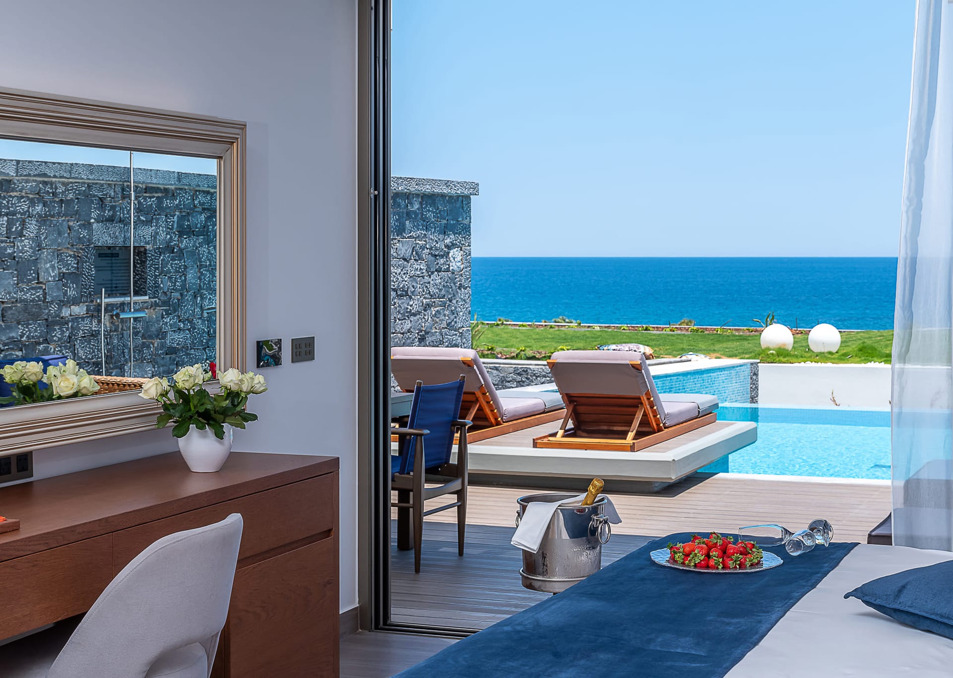 Honeymoon Suite with Private Pool SoulSauna and Gym