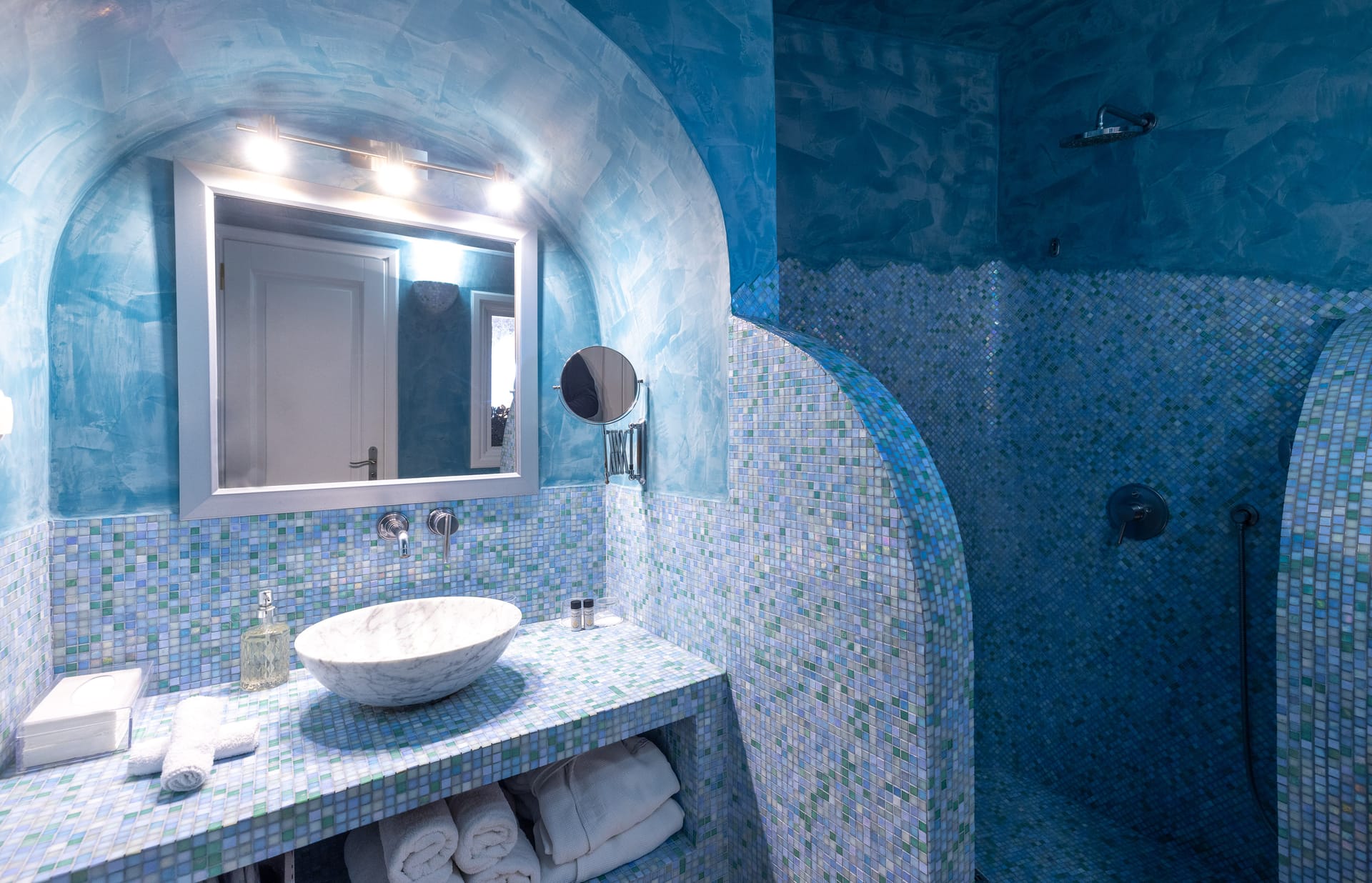 Above Blue Suites - FELIC - 11