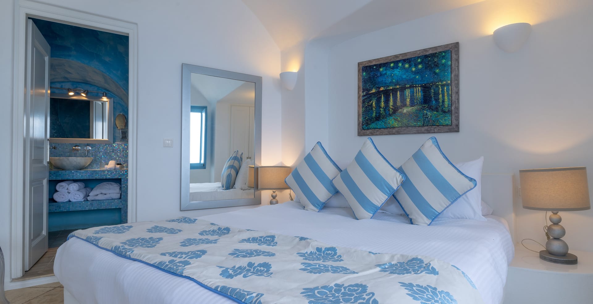 Above Blue Suites - MOONL - 9