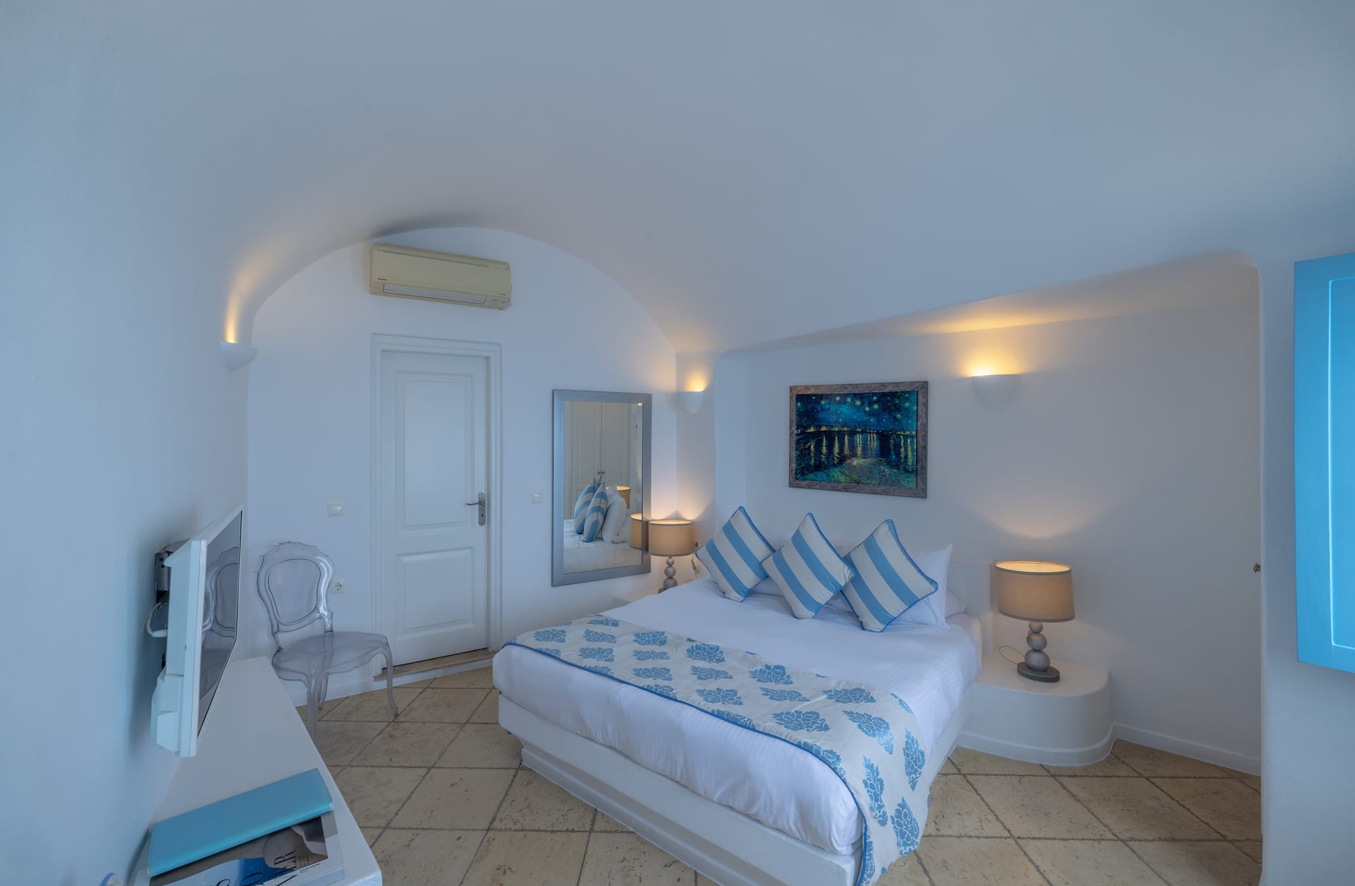 Above Blue Suites - MOONL - 11