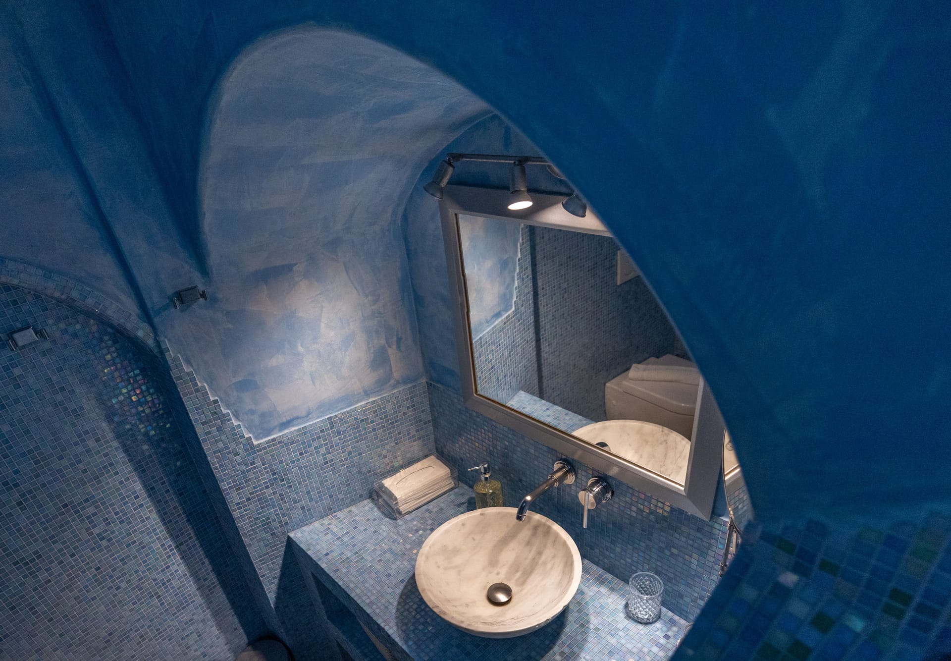 Above Blue Suites - MOONL - 14