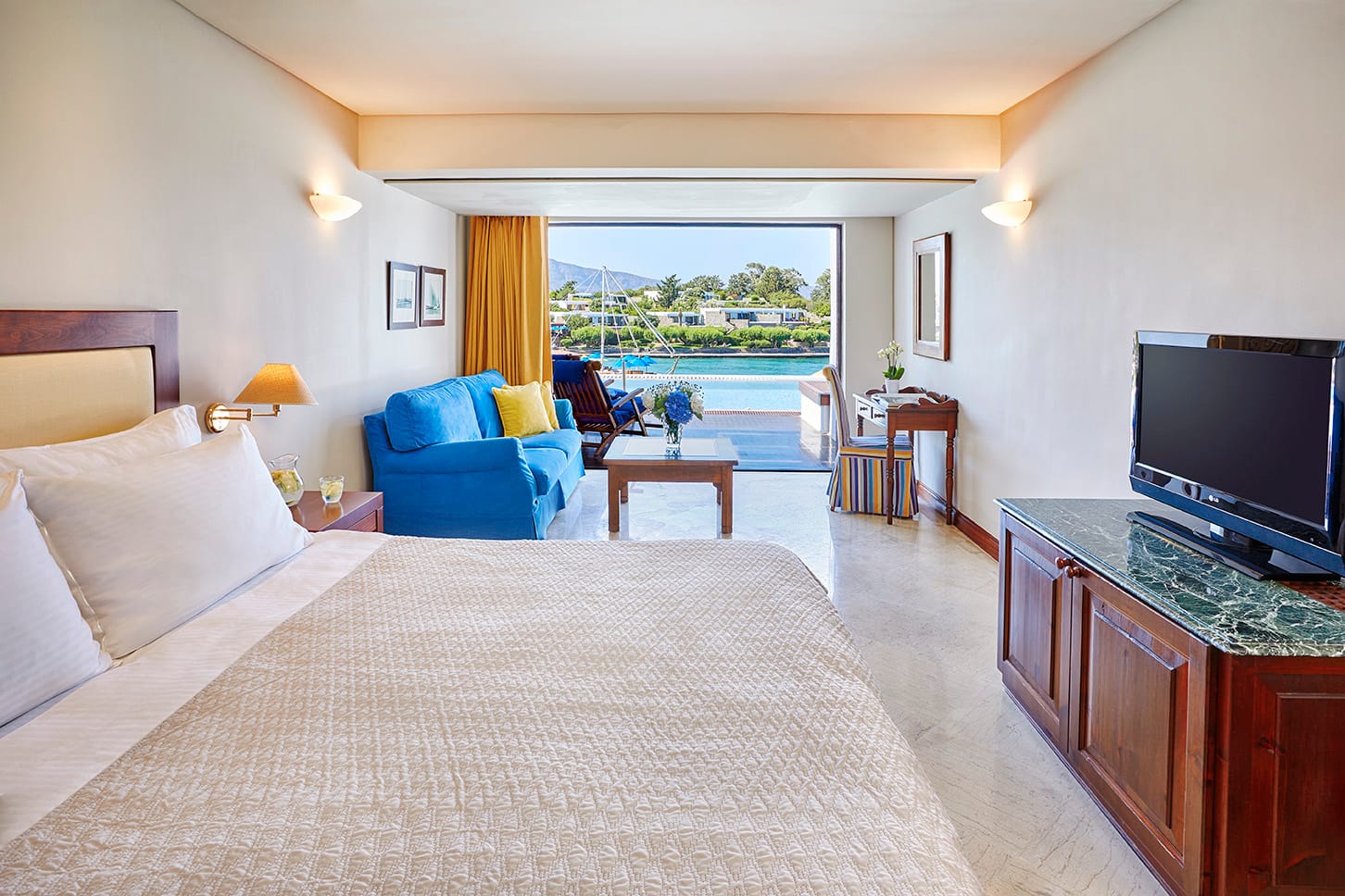 Superior Bungalows Front Sea View with shared Pool
