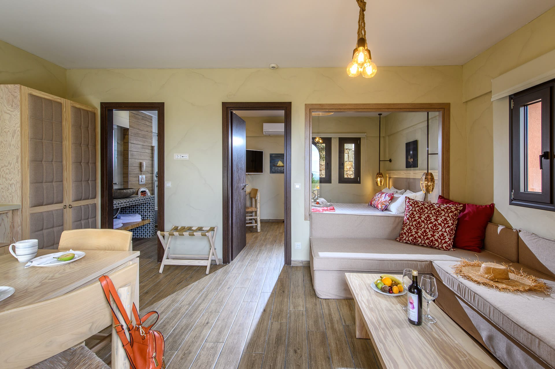Luxury One Bedroom Suite Inland View