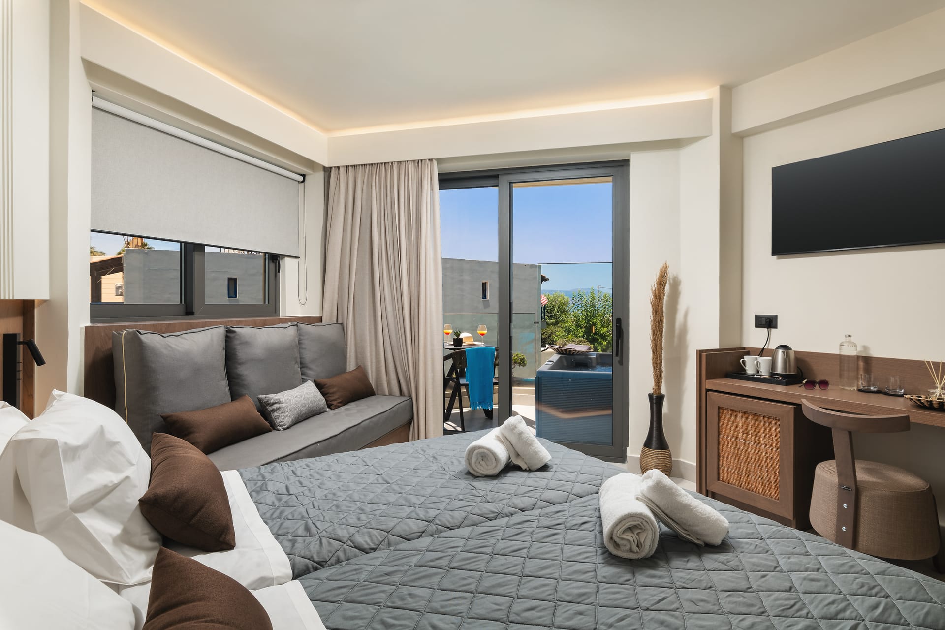 Deluxe Room with Outdoor Hot Tub