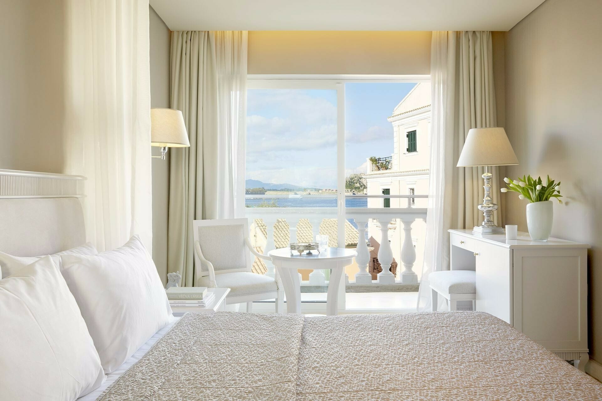 Deluxe Room – Side Sea View