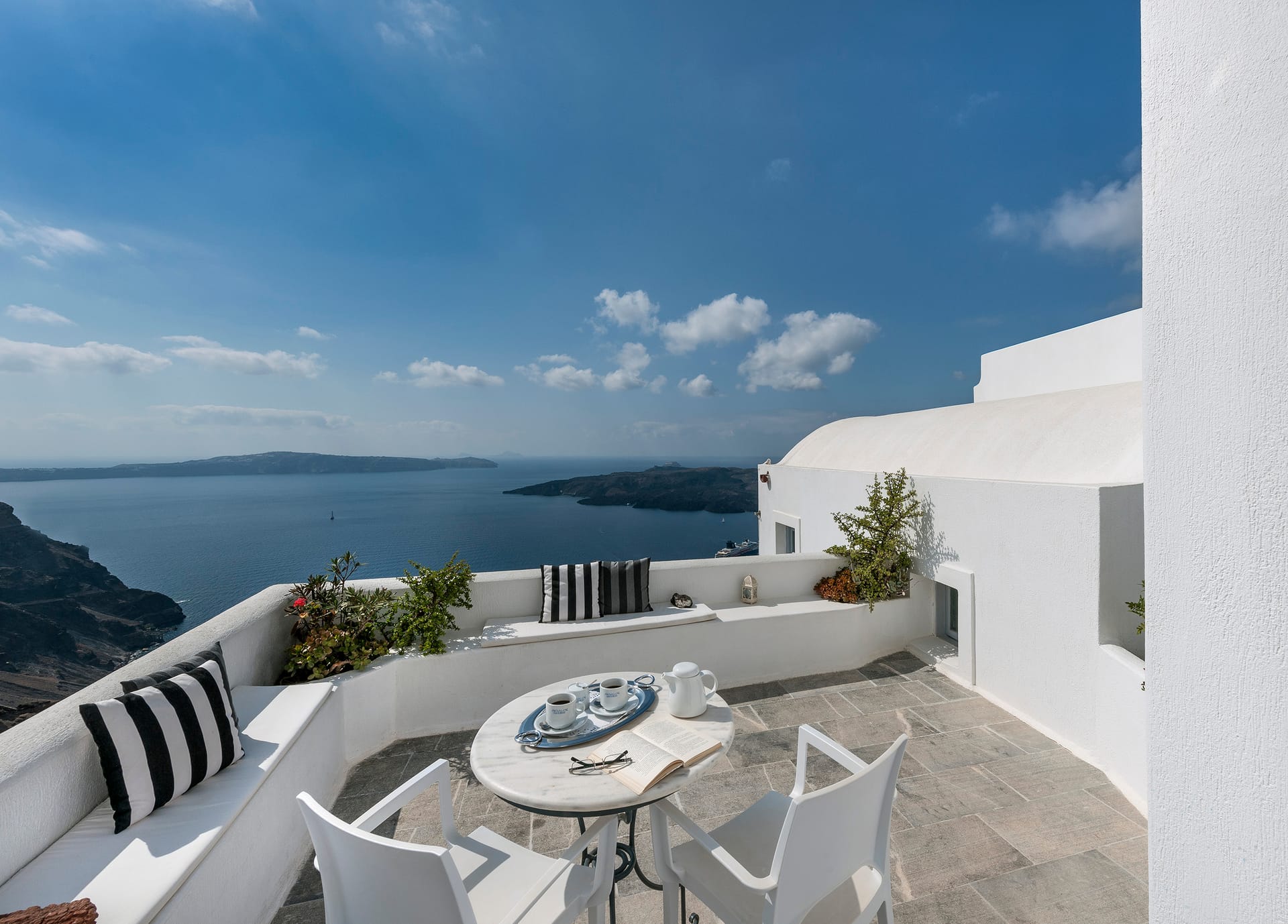 Volcano and Sea View Suites