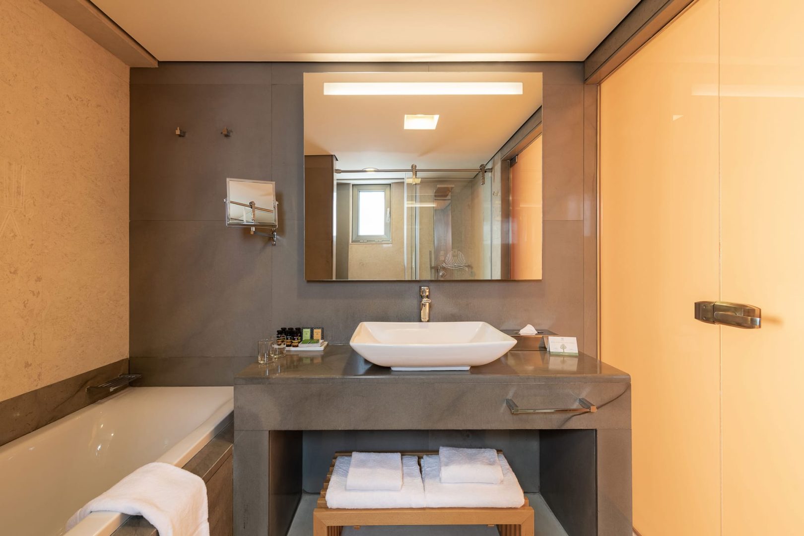 Avra Imperial Hotel - 2BFAM - 11