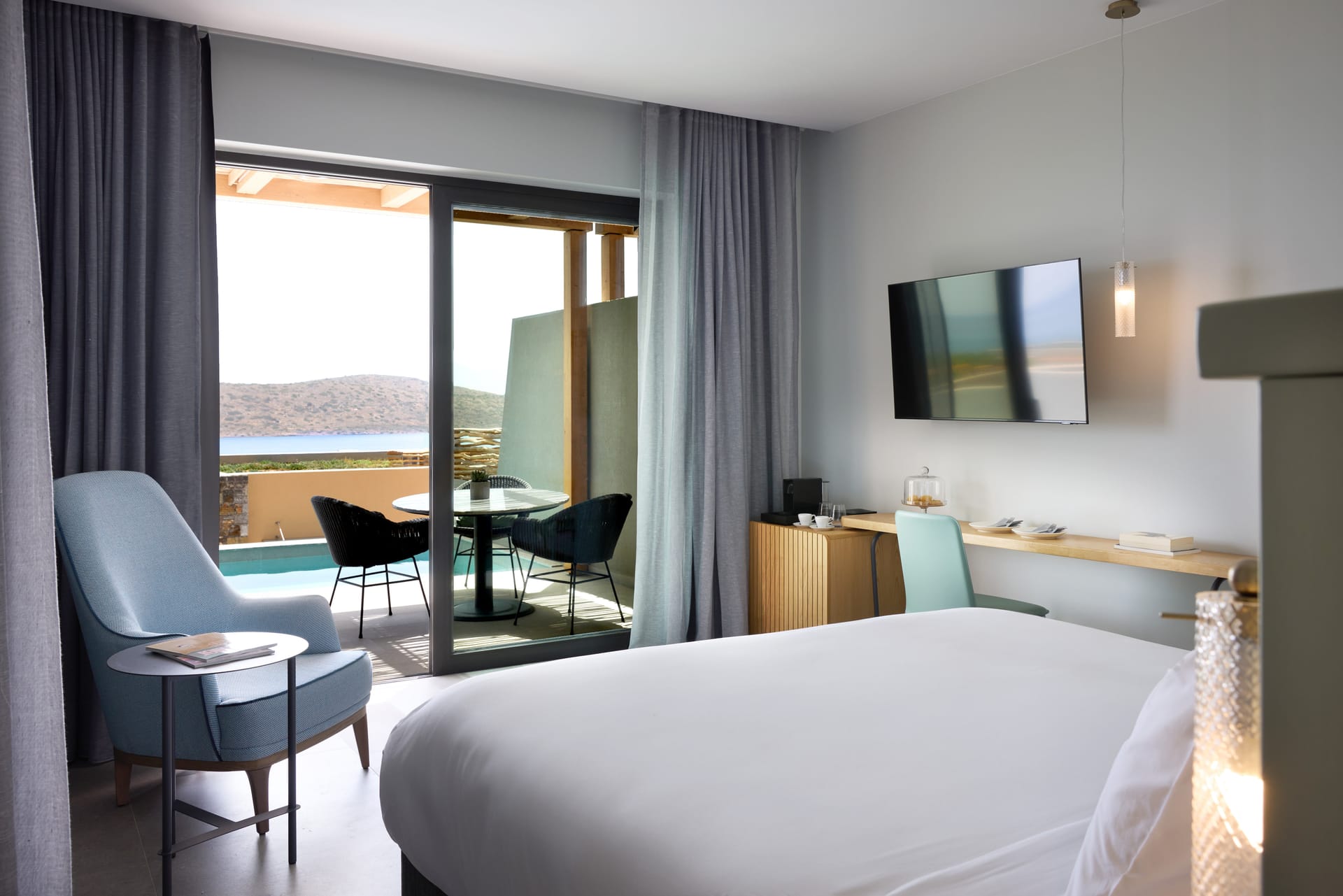 Superior Fam Room with Private pool – Sea view