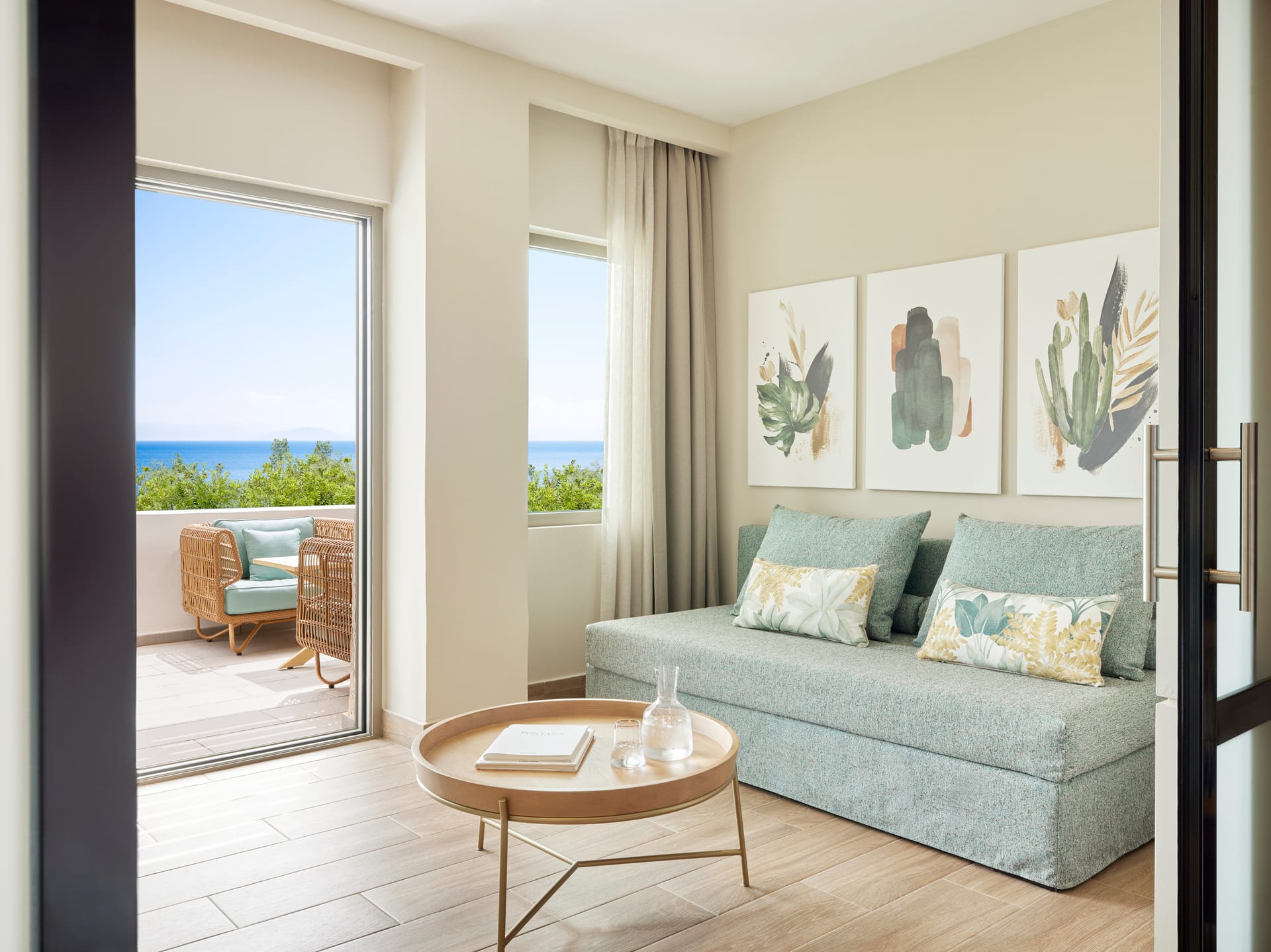 Superior Family Room Private Garden Sea View