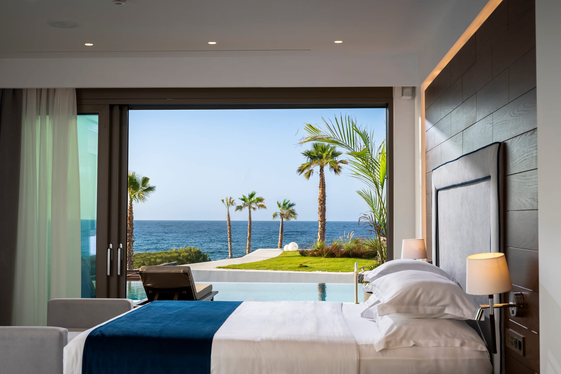 Aura Wellness Suite Sea View with Private pool indoor Steambath & outdoor Sauna