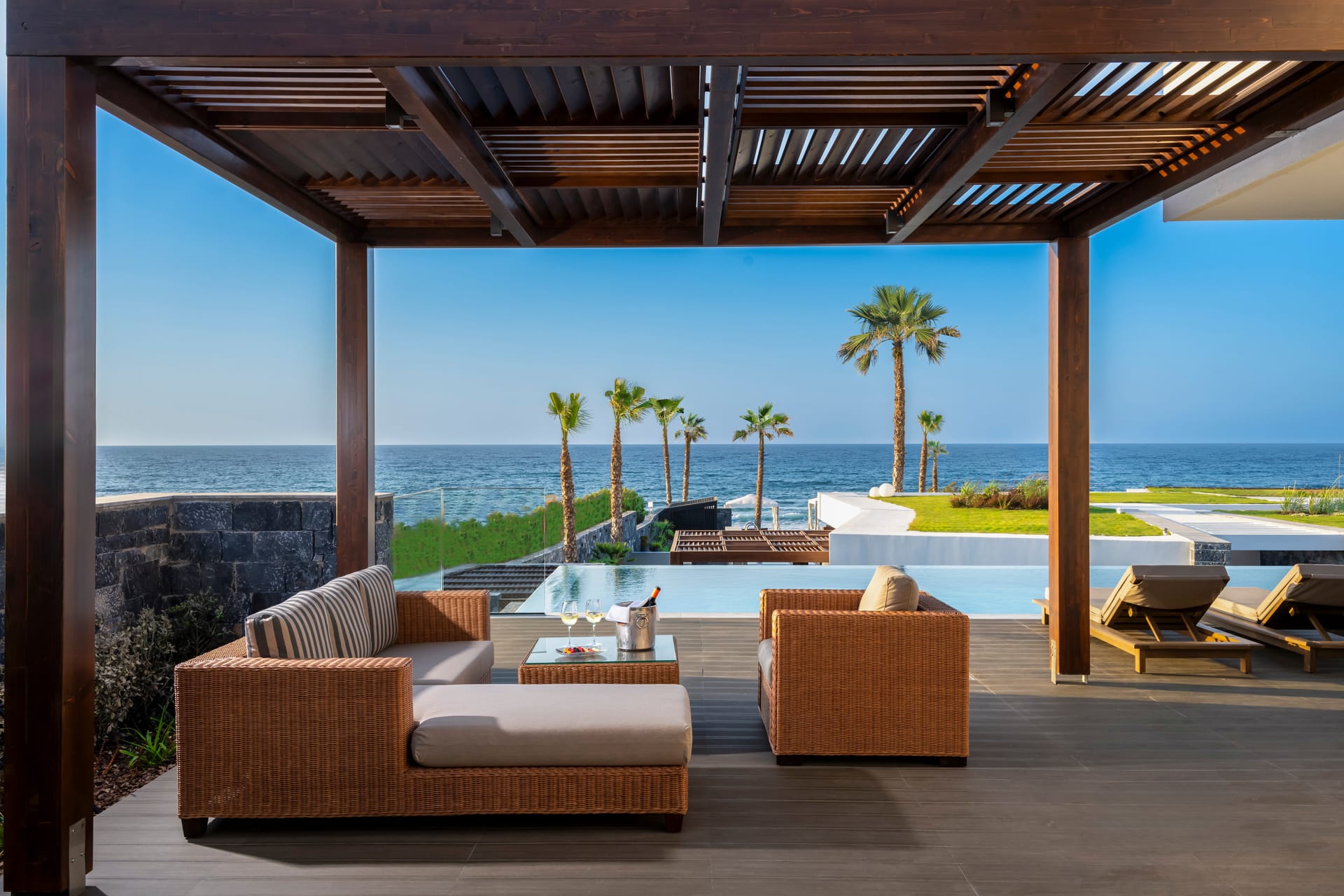 Signature Princess Villa SeaView 3 Bedrooms on 3 Floors with Private Pool Wellness room Soulsteam & Gym