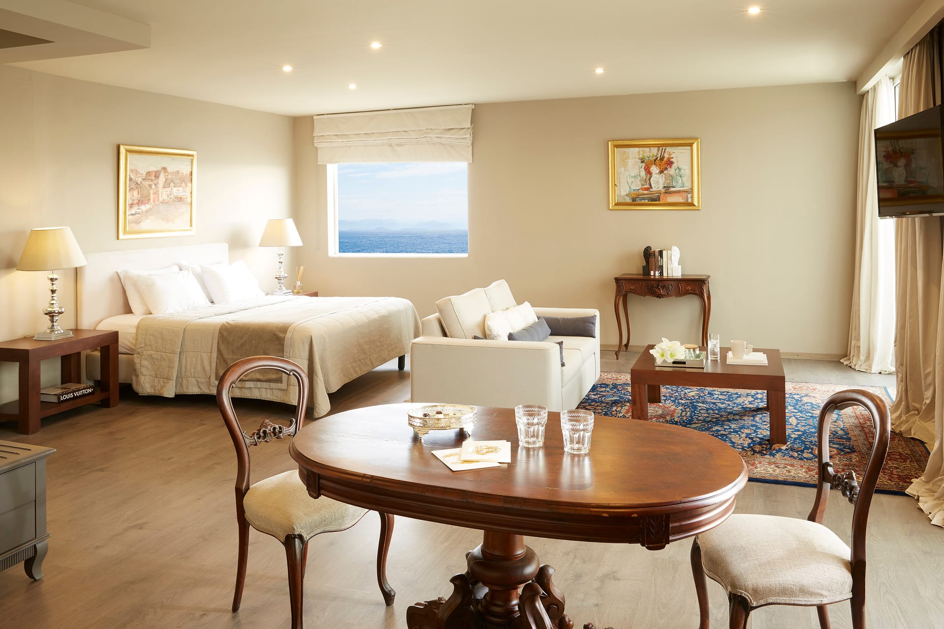 Open Plan Suite – Panoramic View