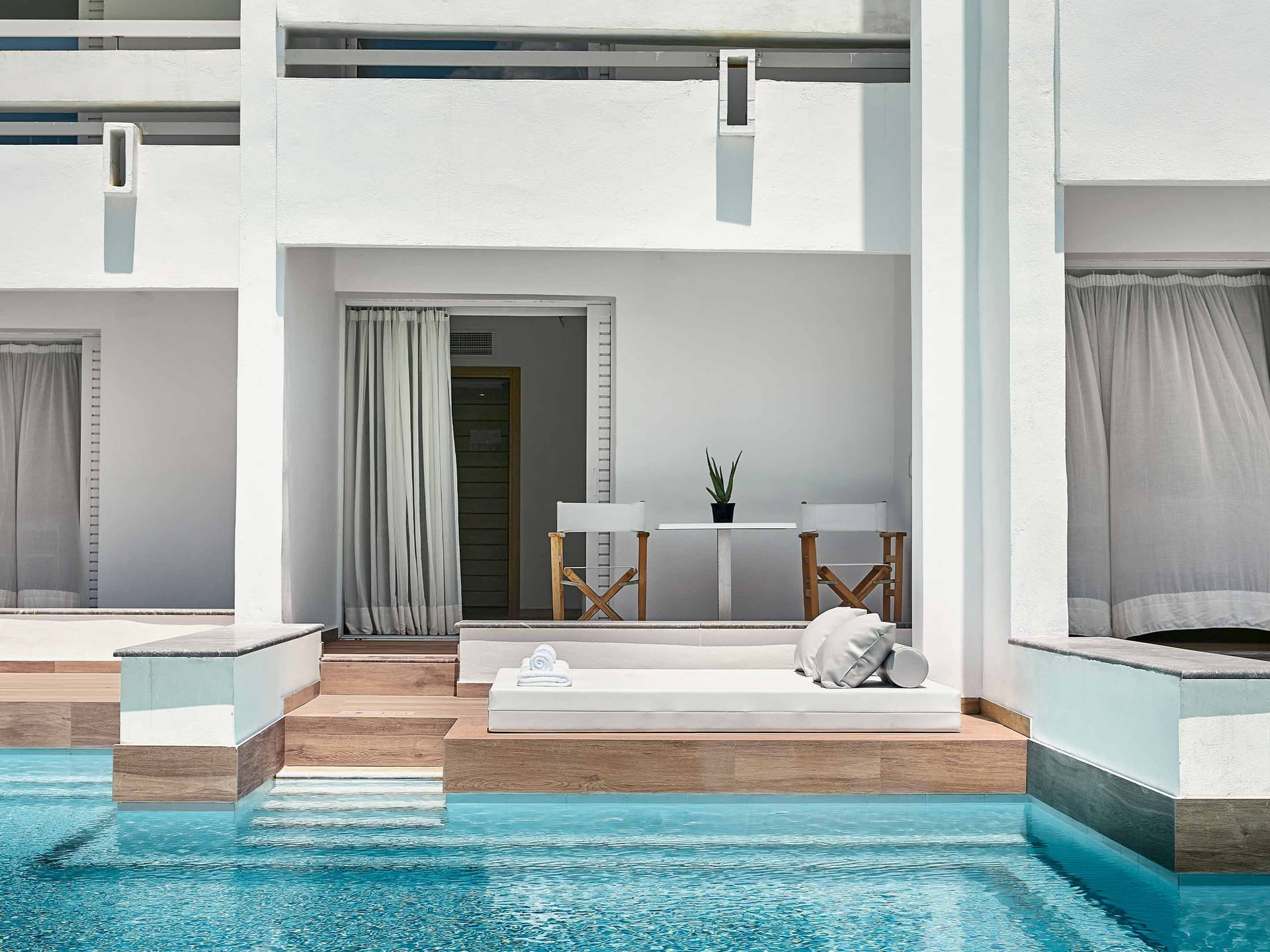 Swim Up White Room