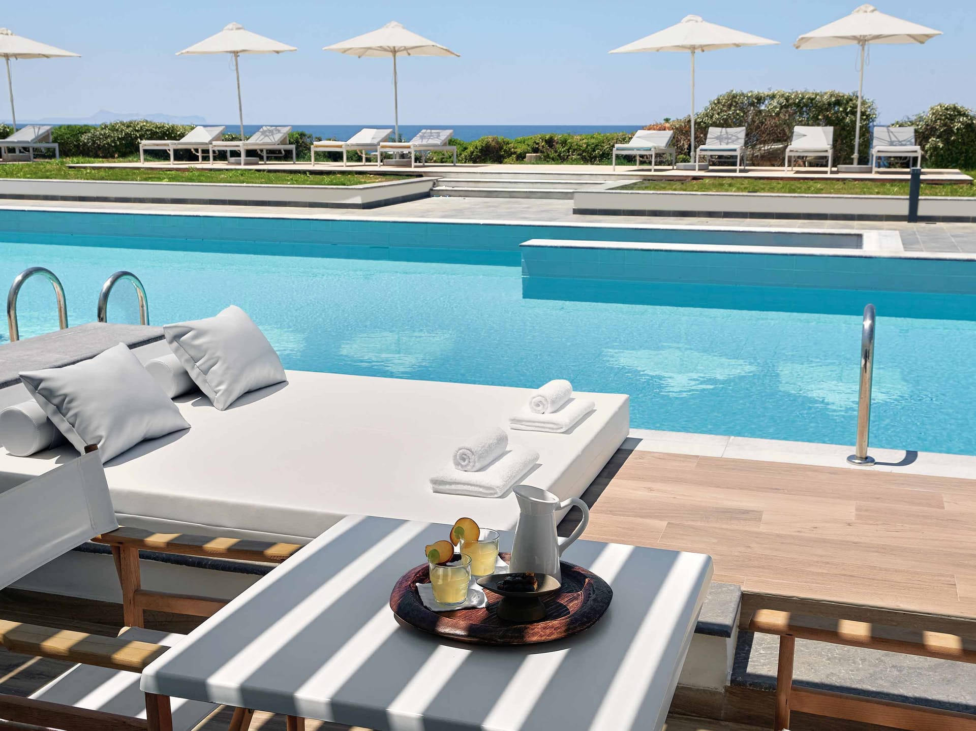 Swim-Up Guestroom Sea View with Garden
