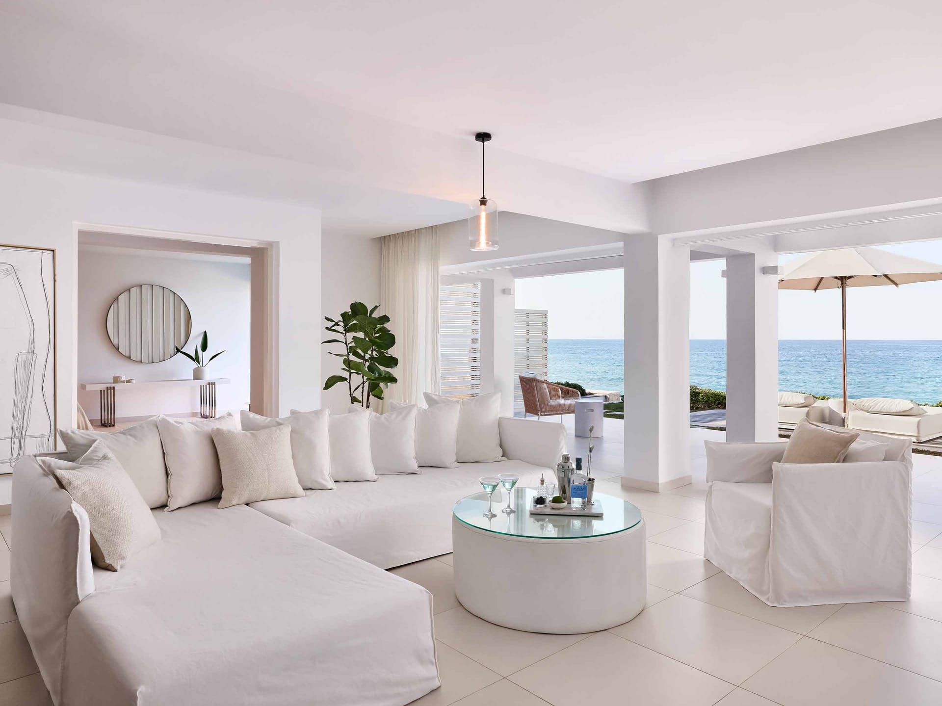 Villa White Seafront Prive Pool