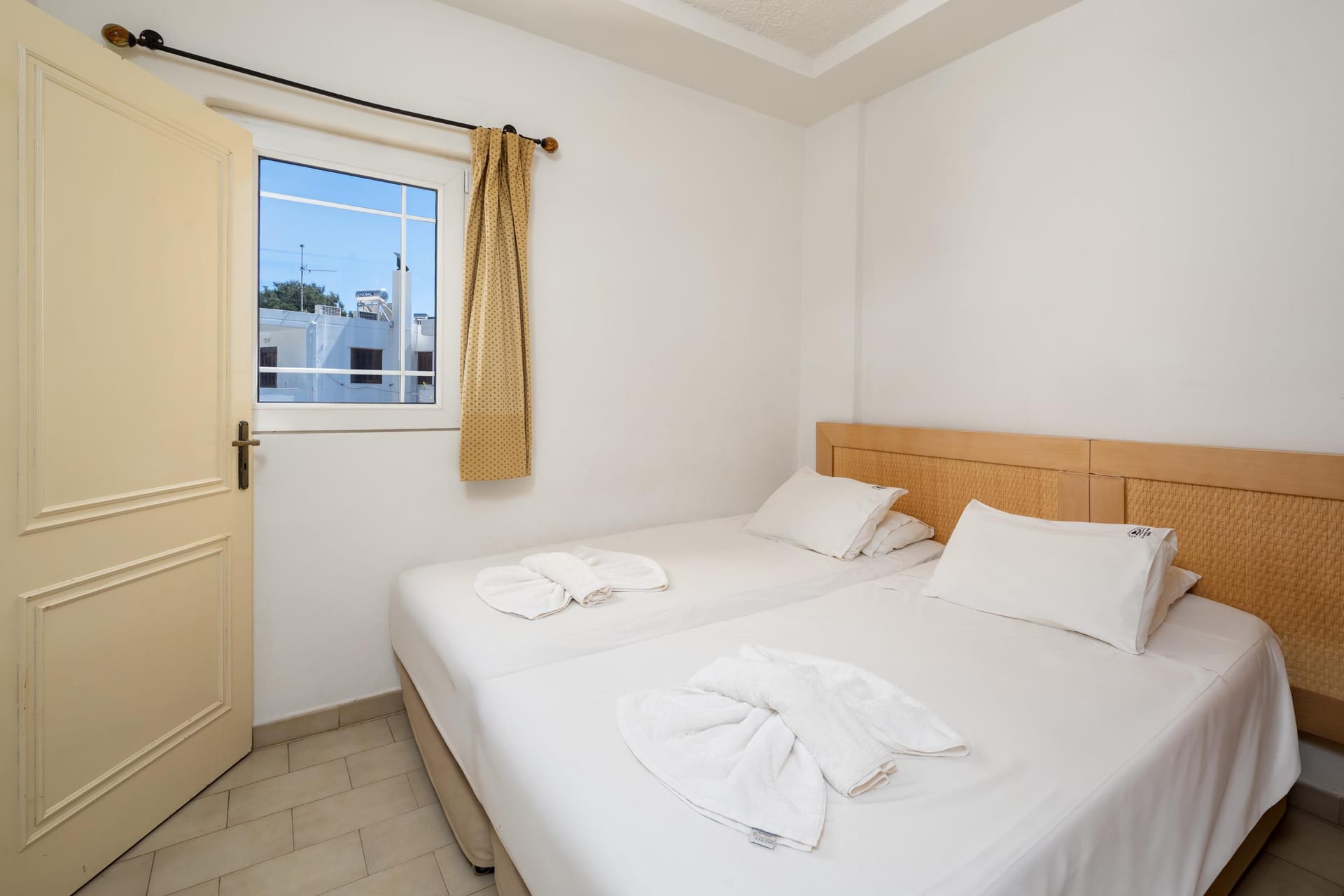 Evi Studios - 2BA01 - 3