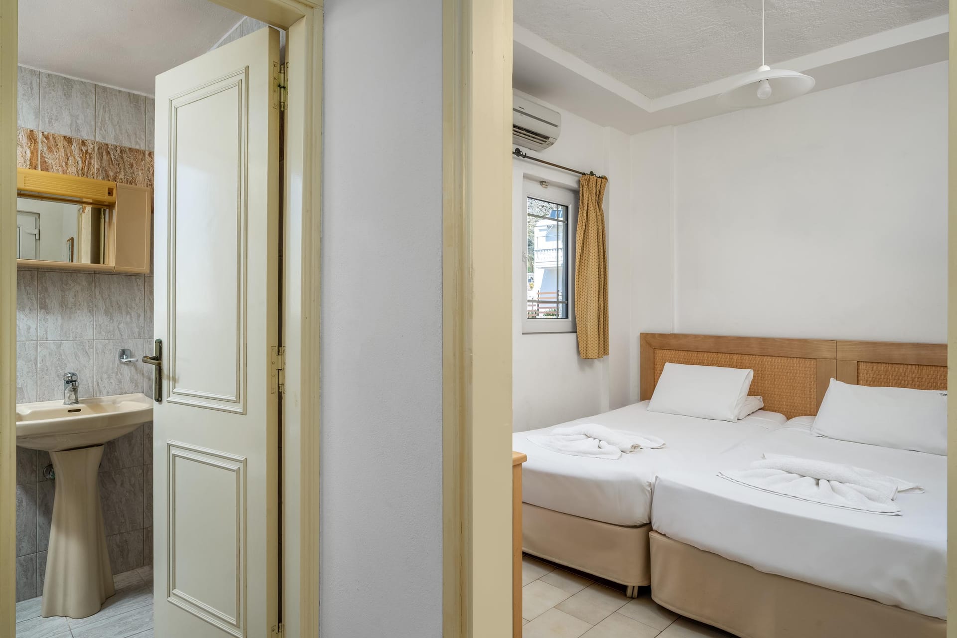 Evi Studios - 2BA01 - 4