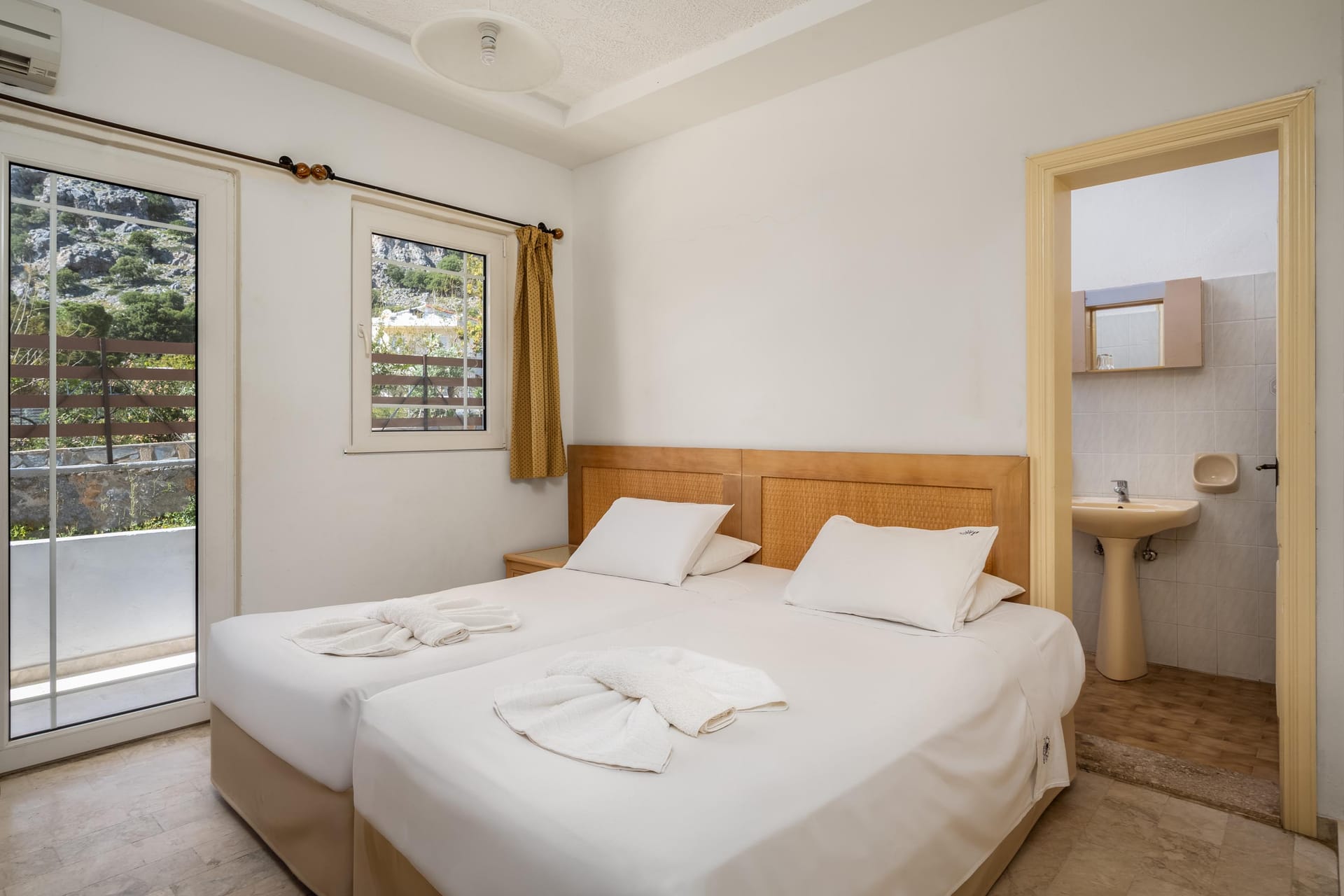 Evi Studios - 2BA02 - 1