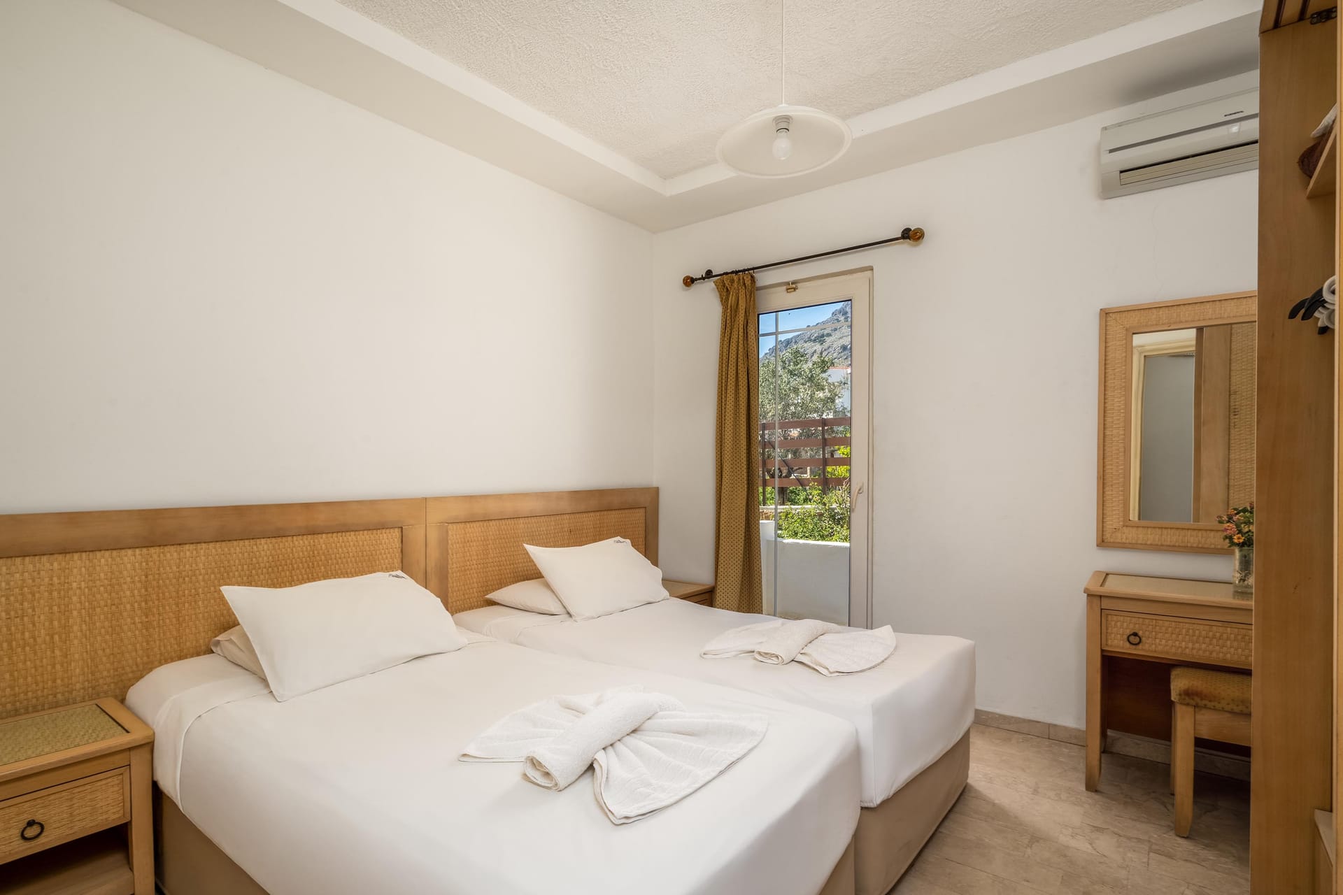 Evi Studios - 2BA02 - 2