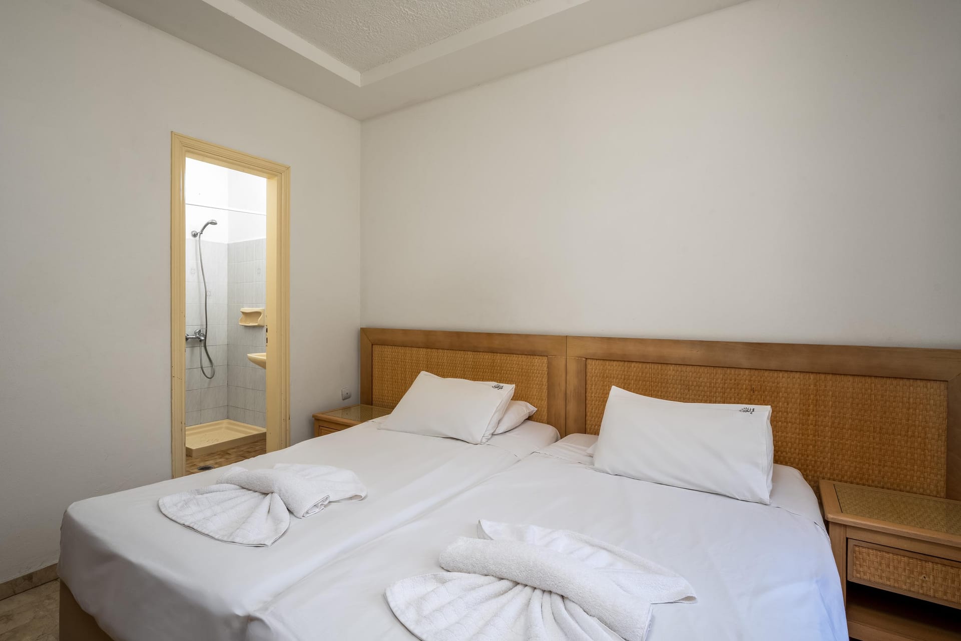 Evi Studios - 2BA02 - 3