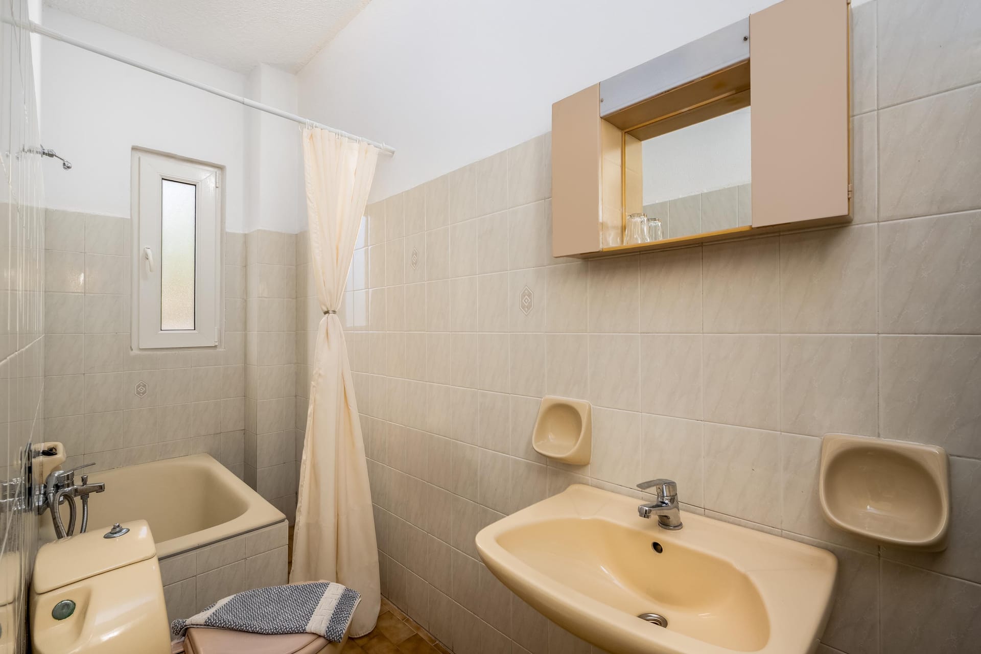 Evi Studios - 2BA02 - 9