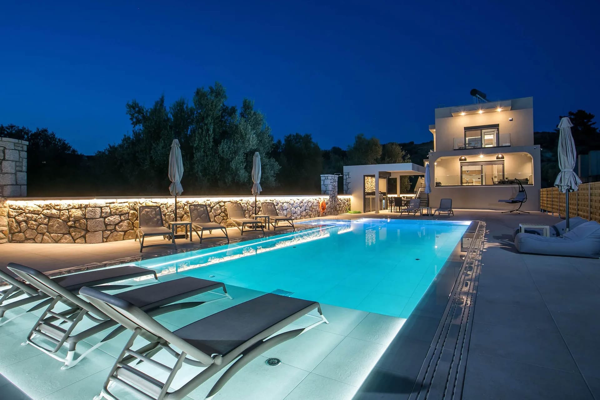 4 bedroom | Villa Rebecca | Charaki