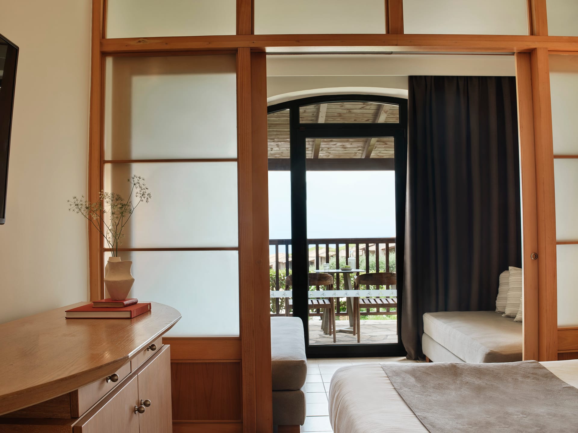 Family Garden View – Sliding Door – Bungalow