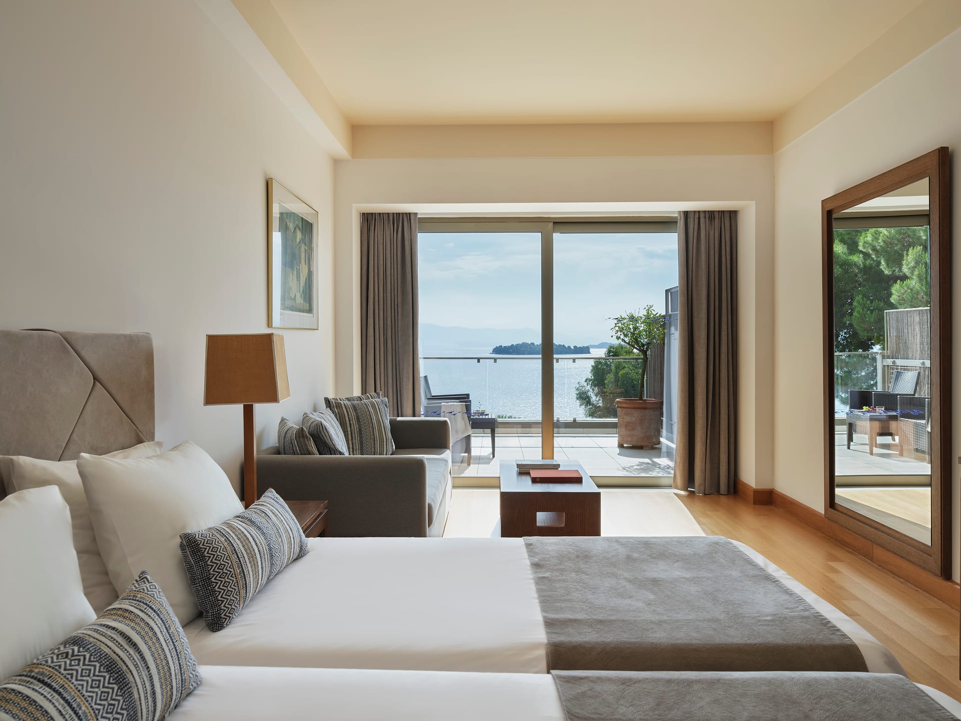 Deluxe One (1) Bedroom Suite Sea View-Main Building