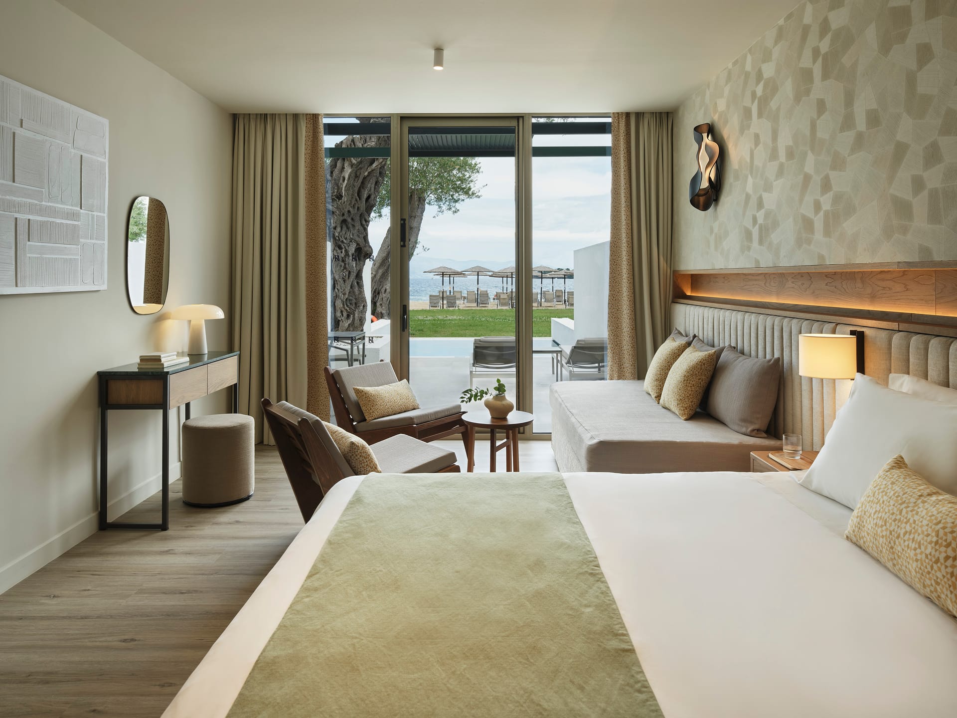 Junior Suite Sea Front with Private Pool- Bungalow