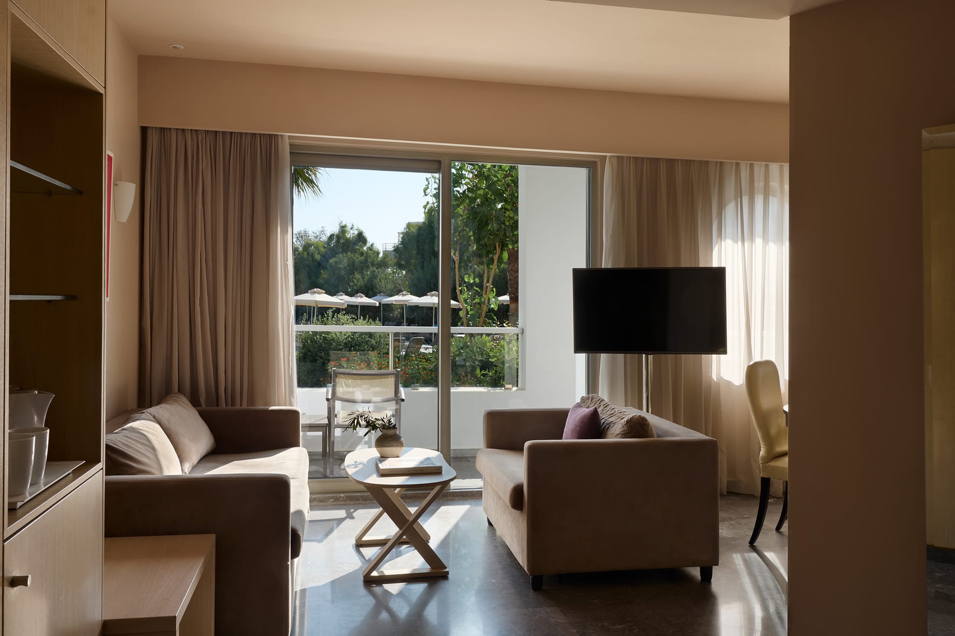 One Bedroom Suite Inland View