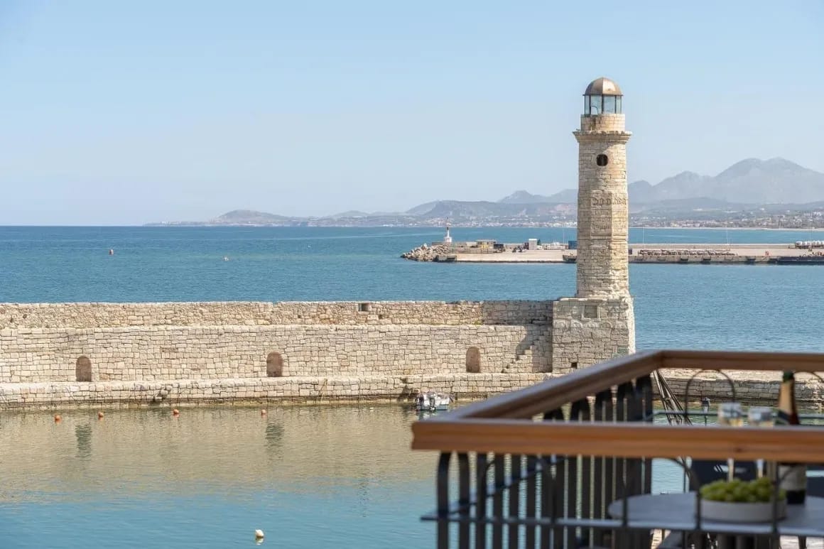 101 – Deluxe Suite with Spa and Sea view (1st Floor)