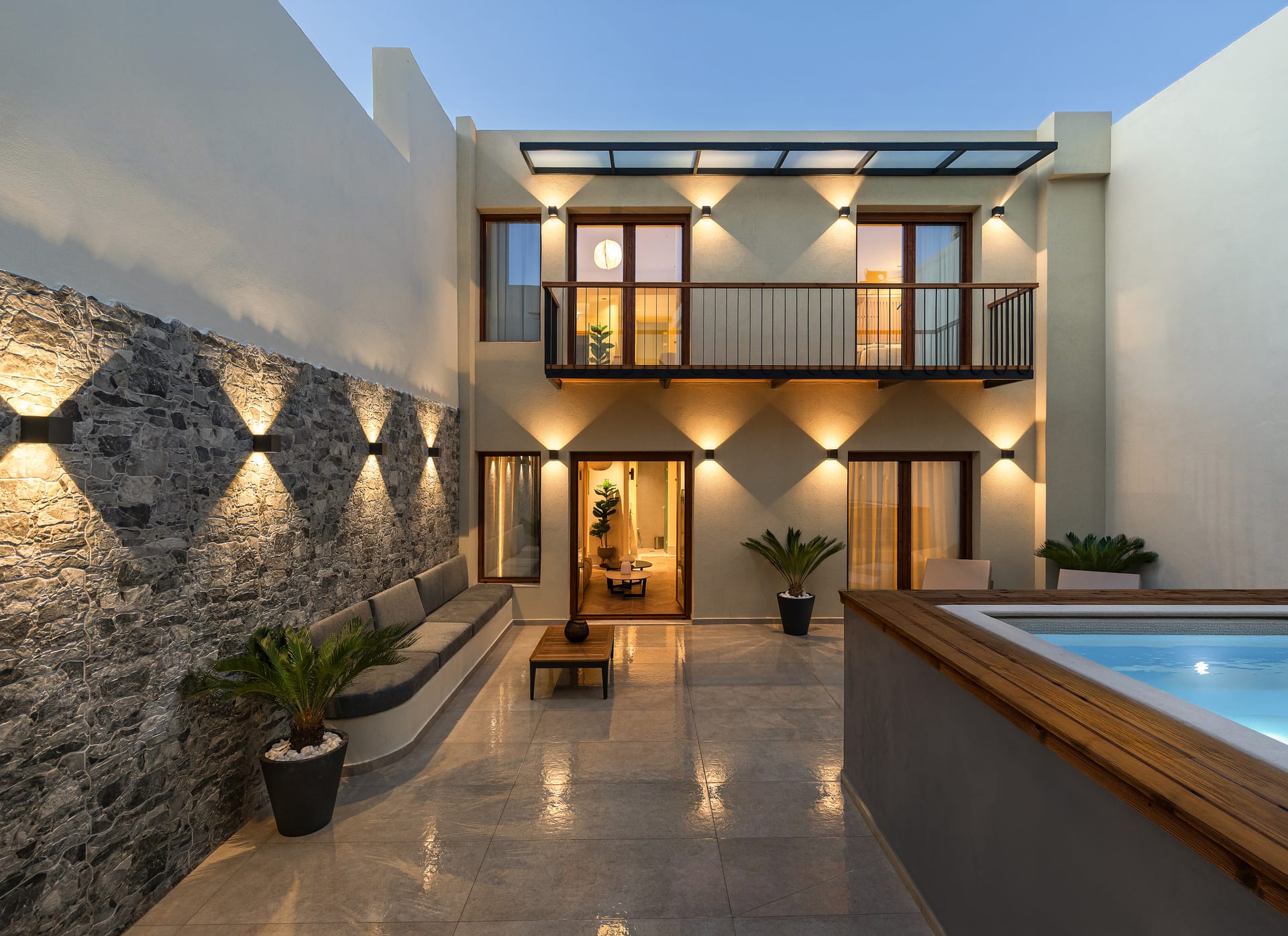 102 – Deluxe Suite with Spa and Private Pool (1st Floor)