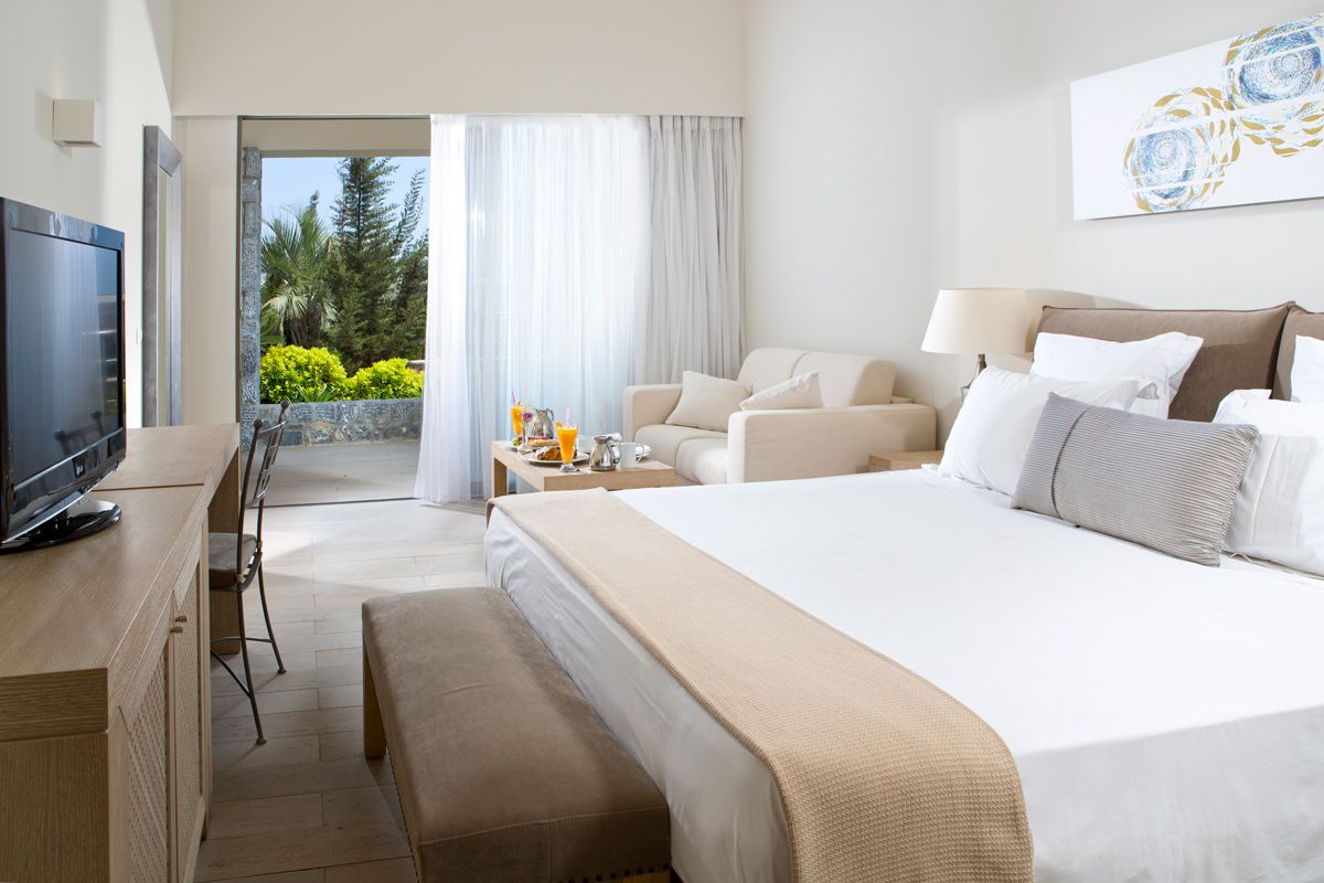Sharing Pool Junior Suite