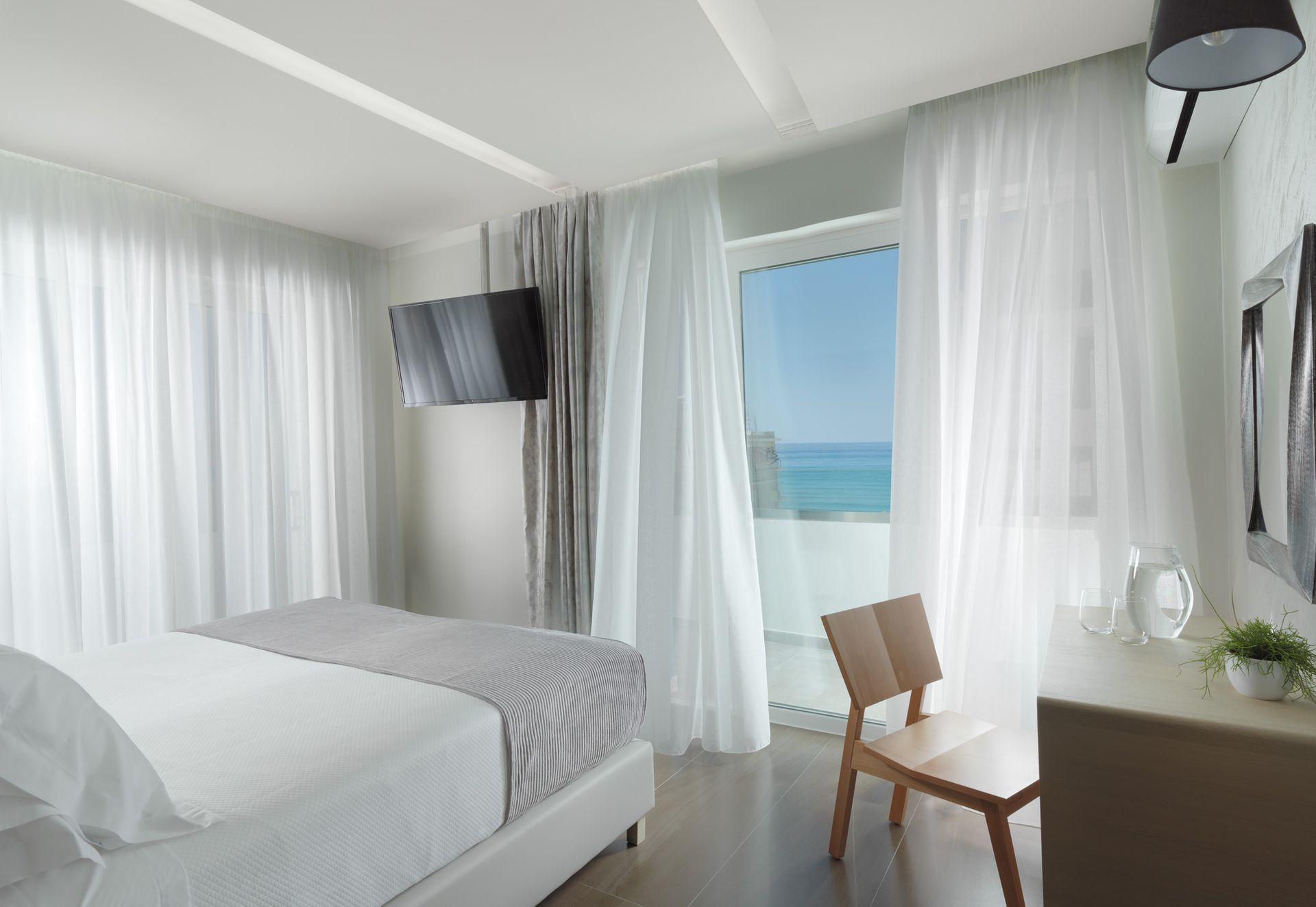 Deluxe Suite with partial Sea View