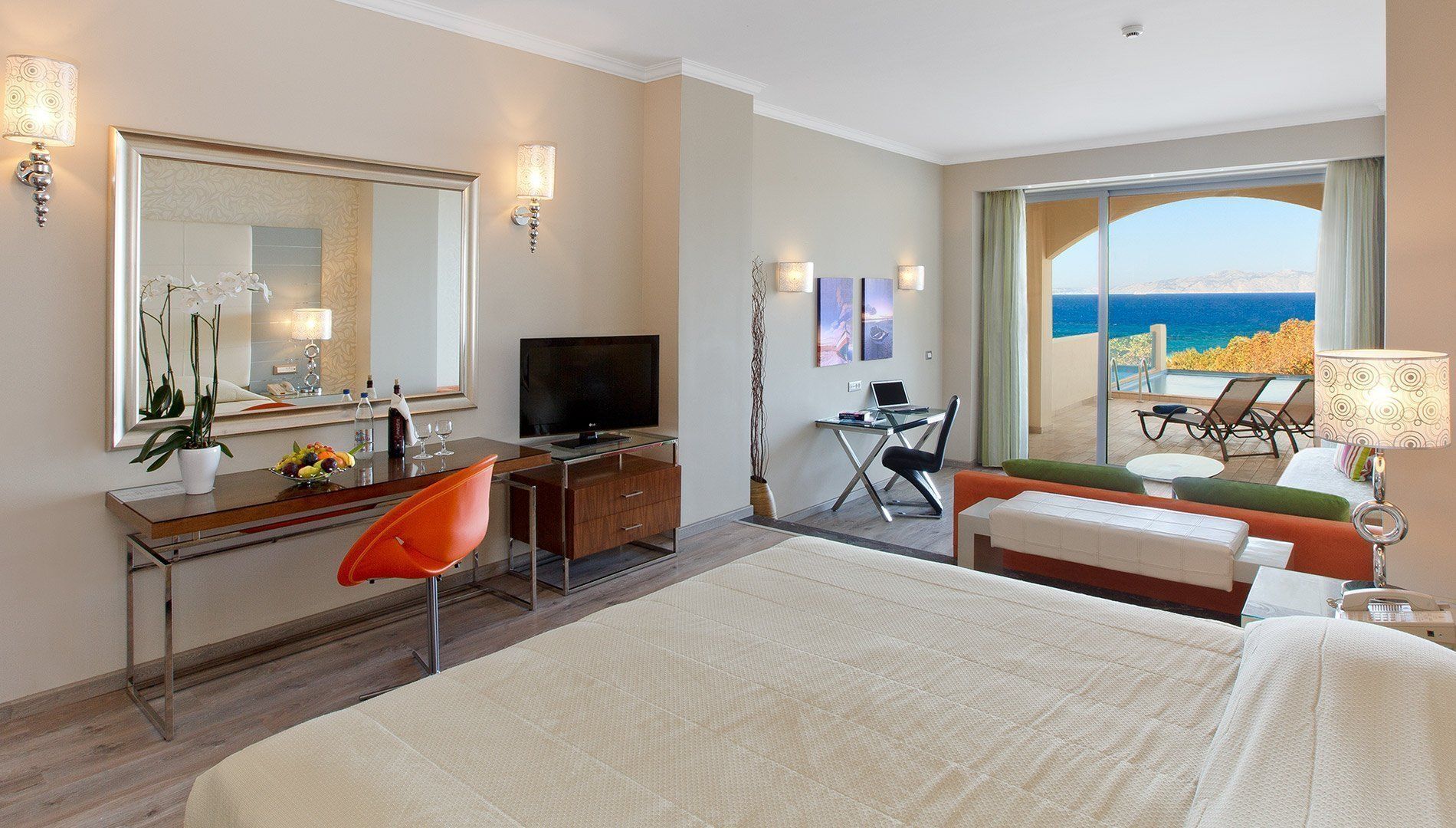 Deluxe Junior Suite Side Sea View with Personal Pool