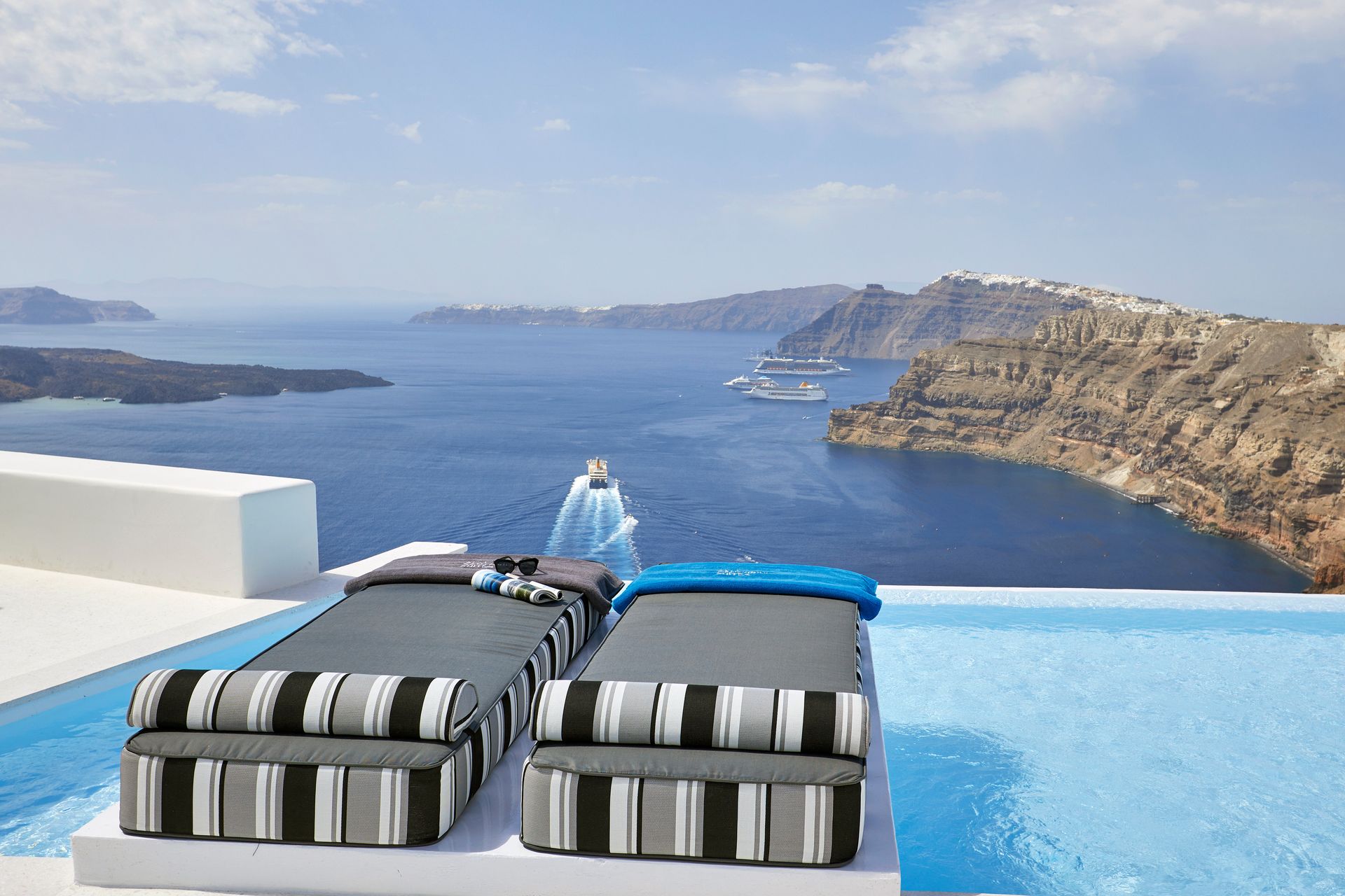 Sugarmoon Suite with Private Veranda | Heated Plunge Pool and Caldera View
