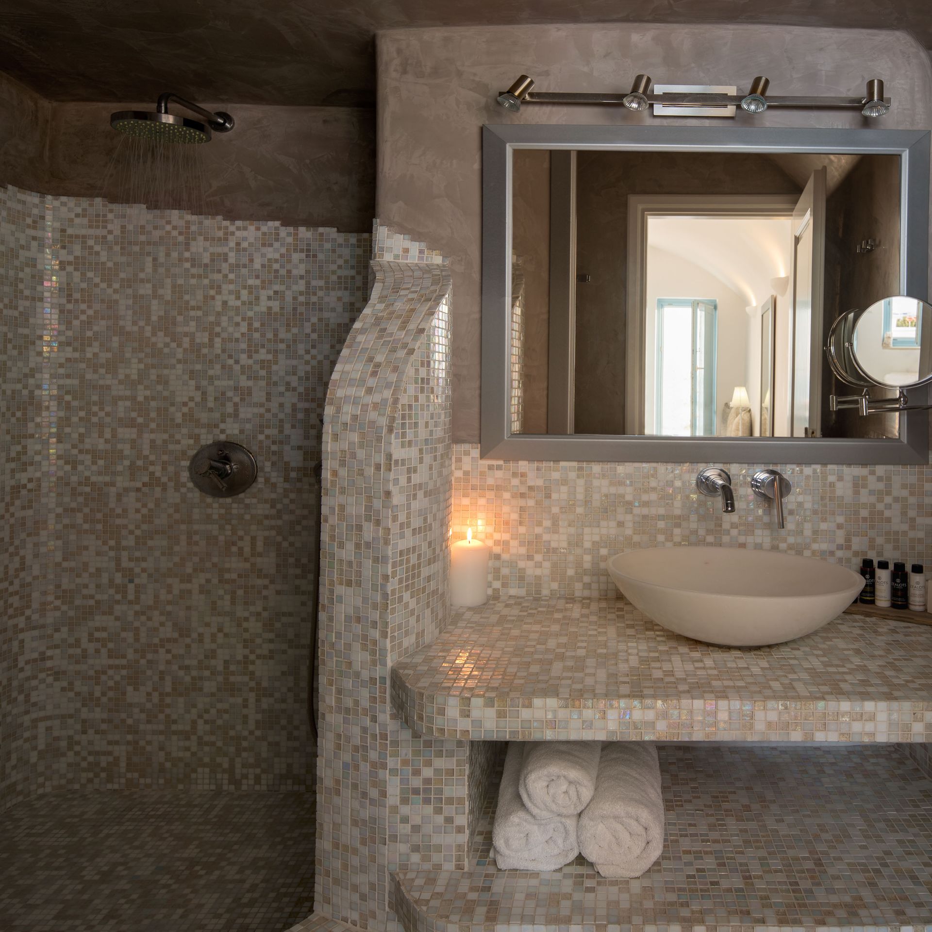 Above Blue Suites - PEARL - 2