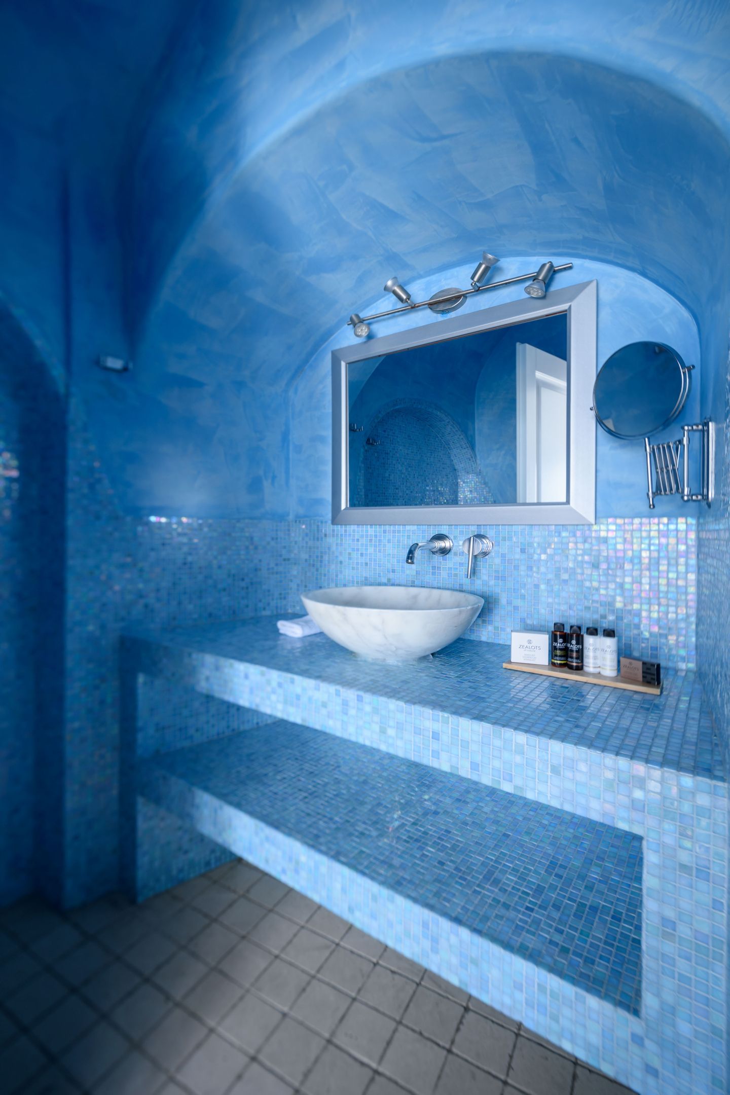 Above Blue Suites - MOONL - 3