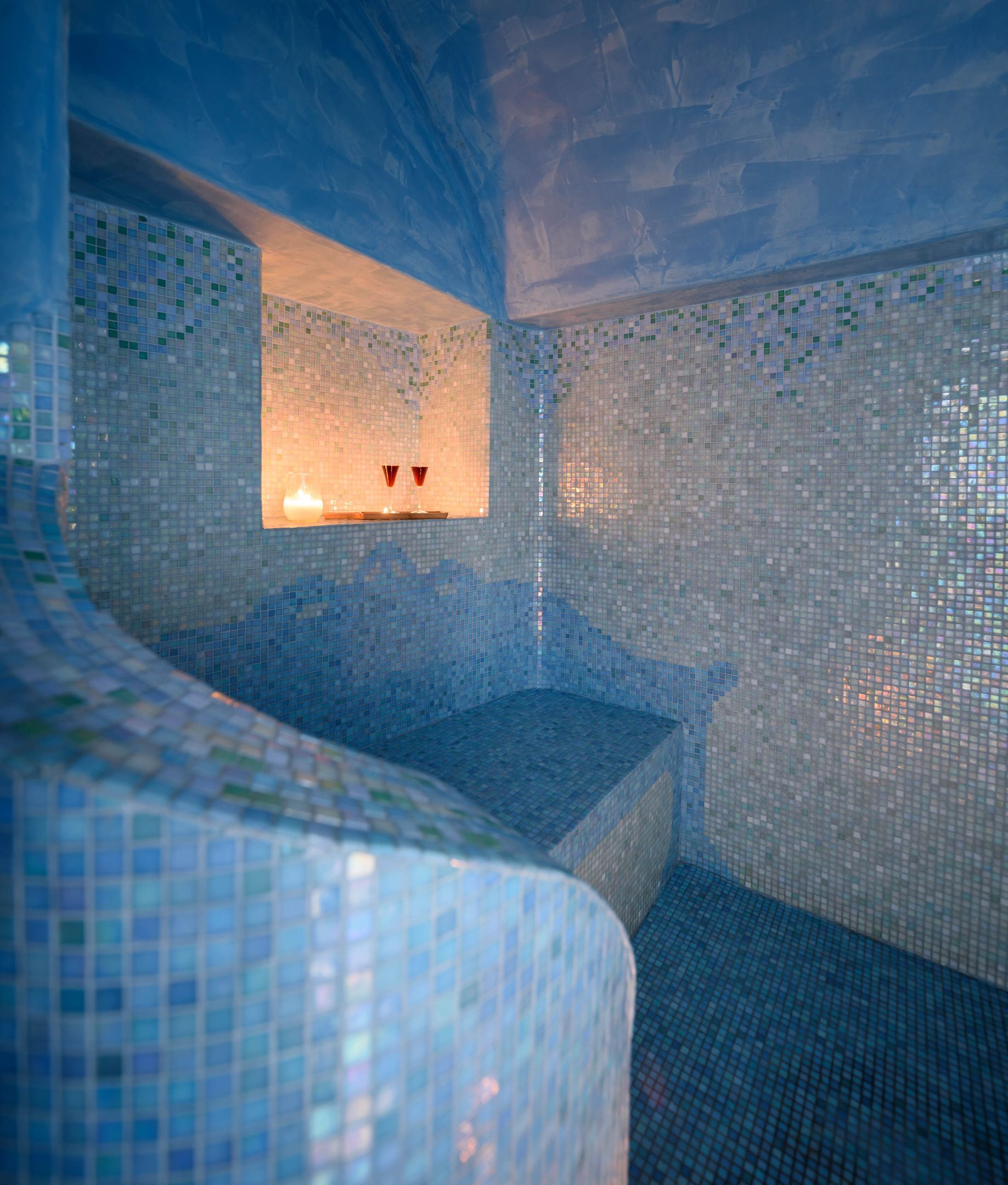 Above Blue Suites - MOONL - 4