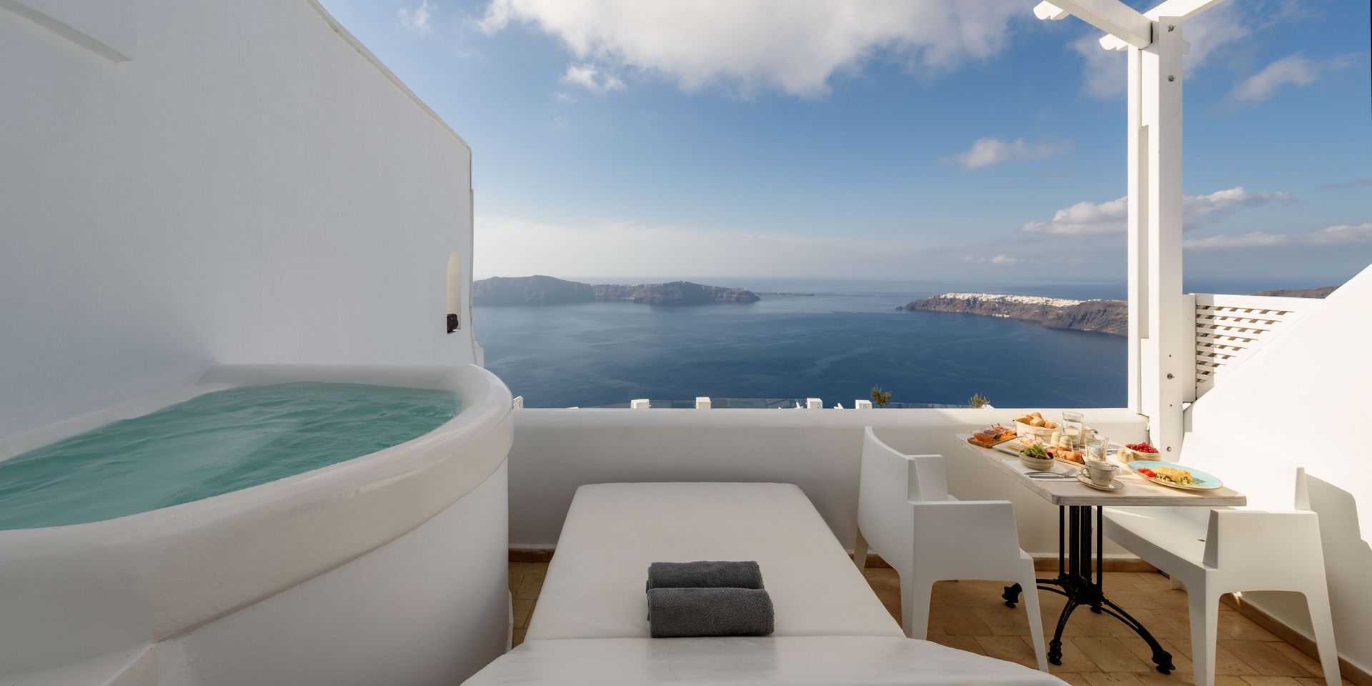 Moonlit |  Outdoor Jacuzzi Suite